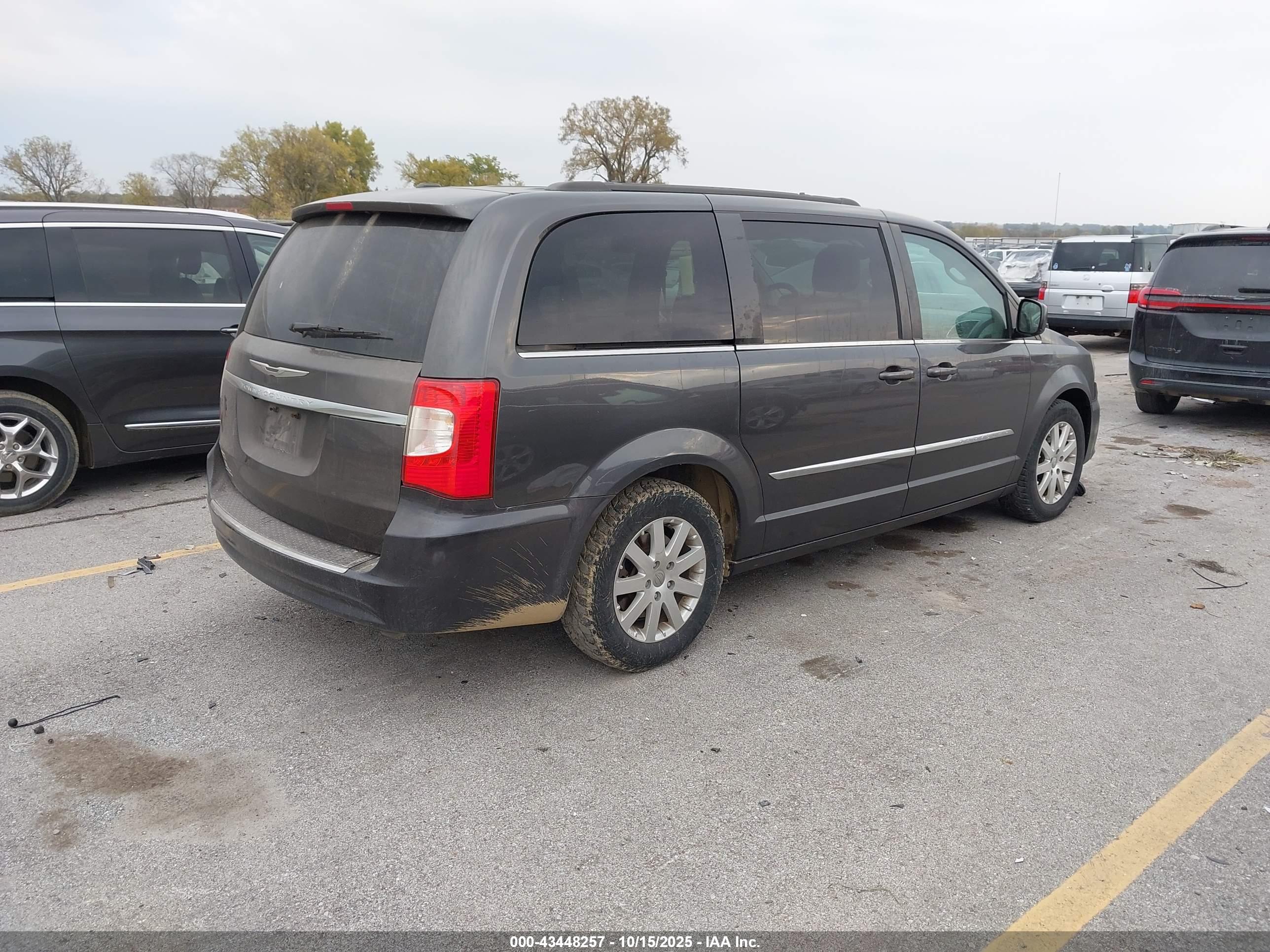 CHRYSLER TOWN image 4