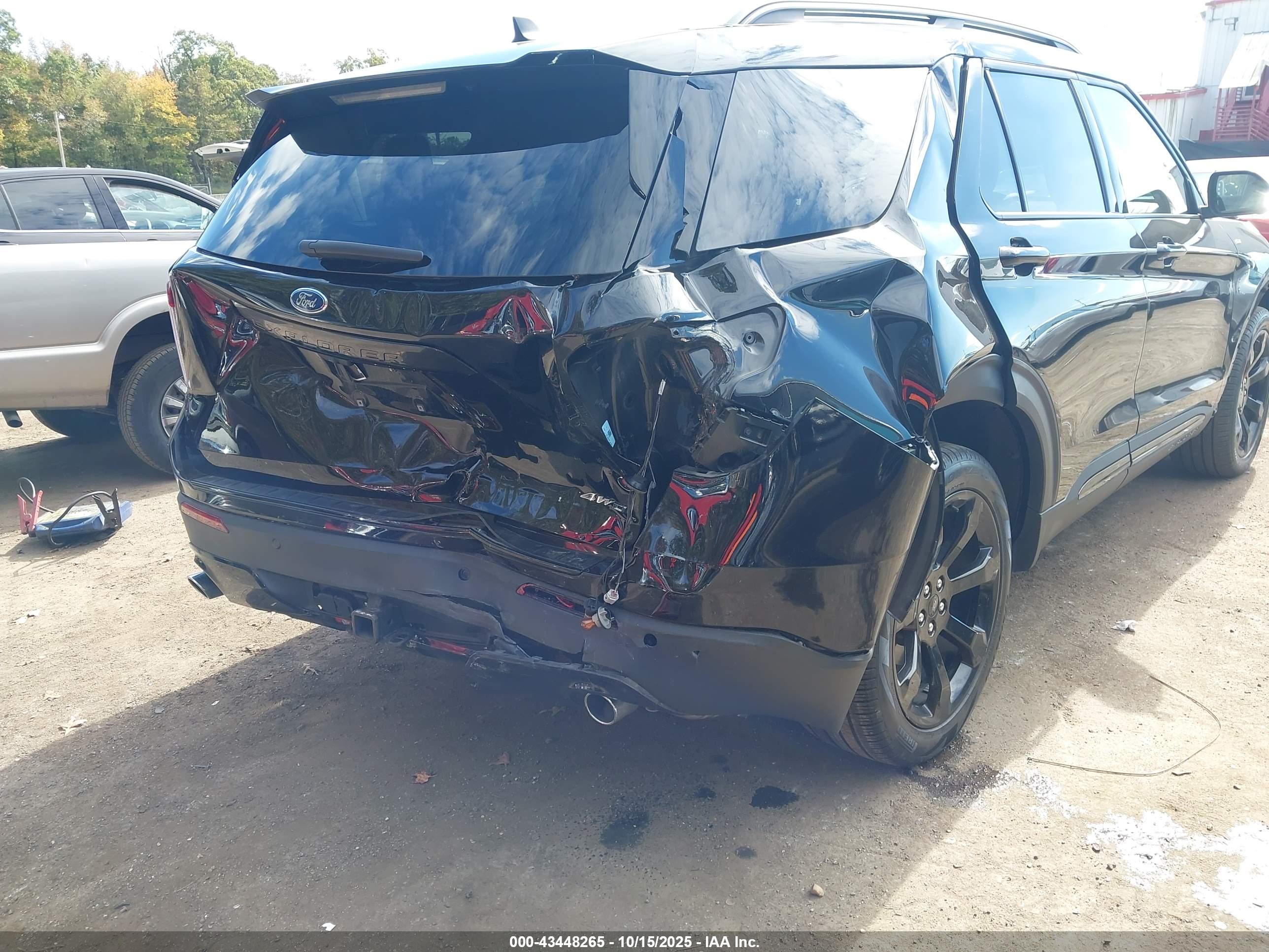 FORD EXPLORER image 6