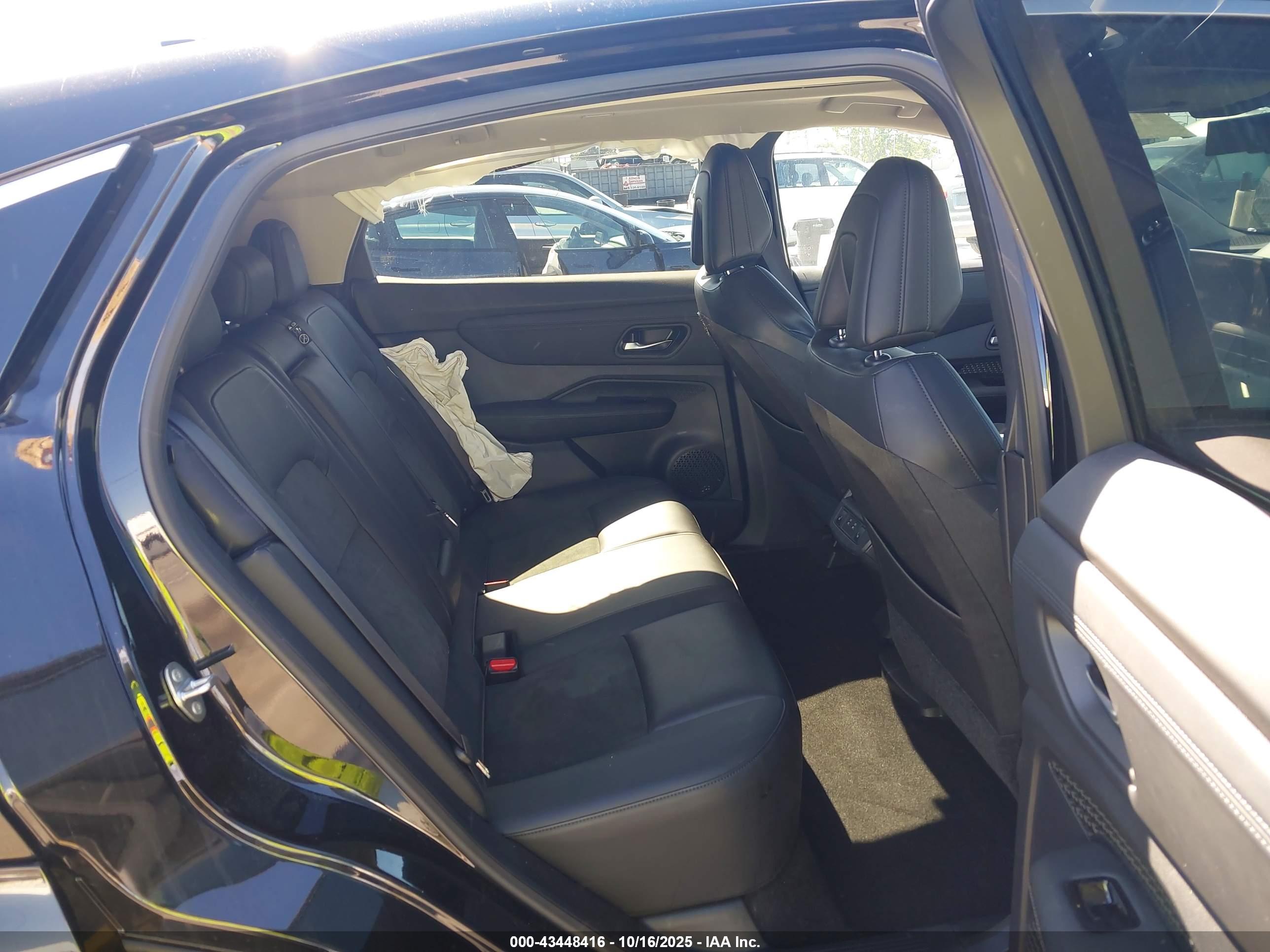 NISSAN ARIYA image 8
