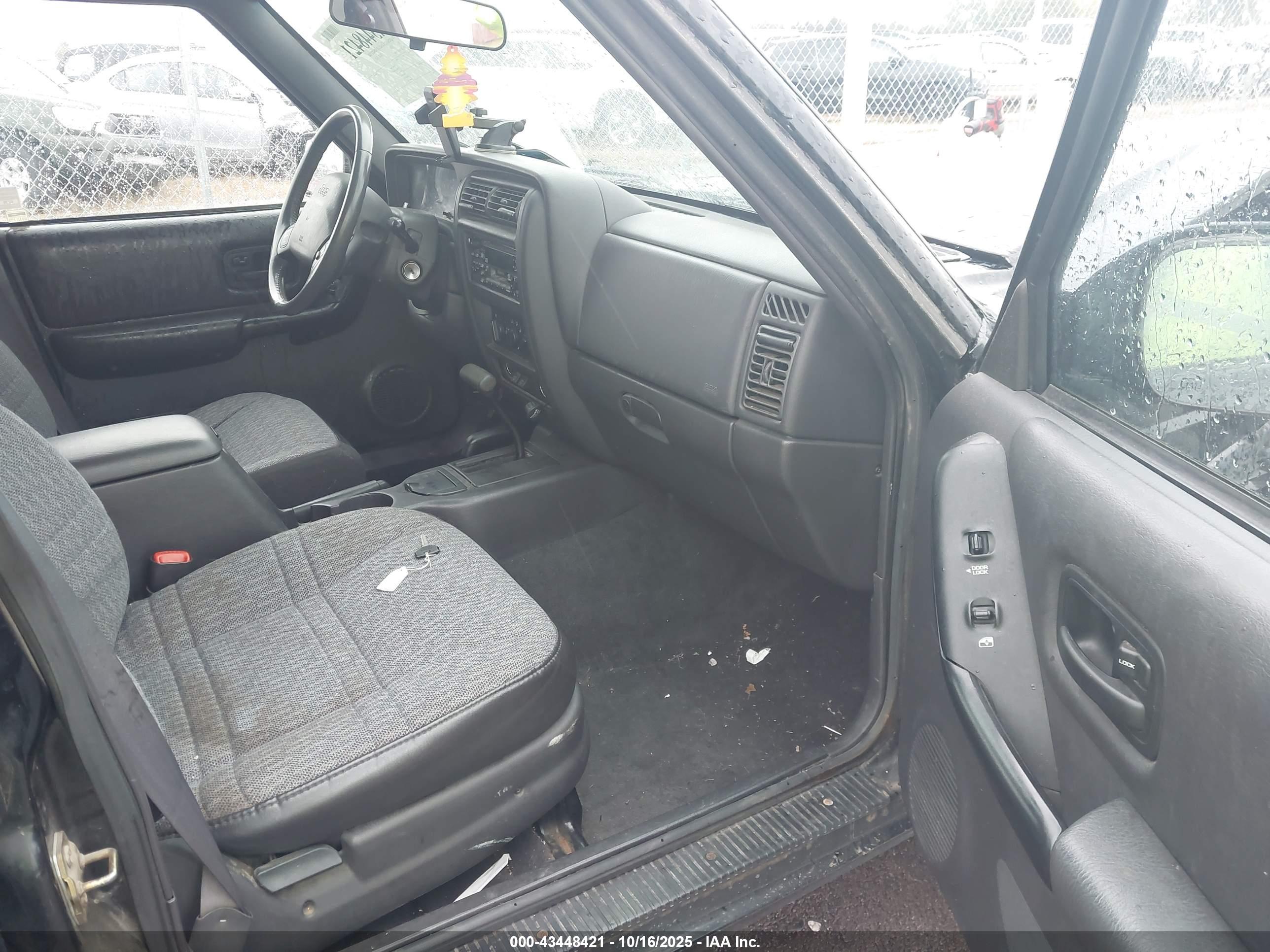 JEEP CHEROKEE image 5