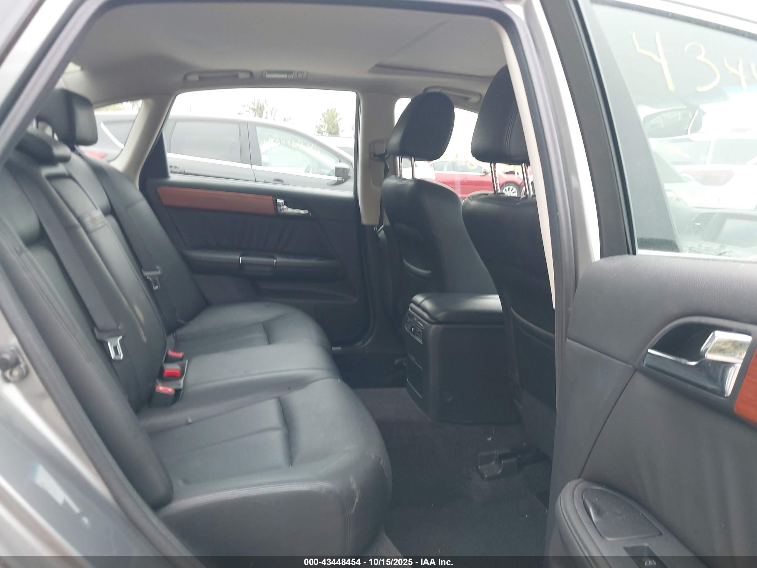 INFINITI M35X image 8