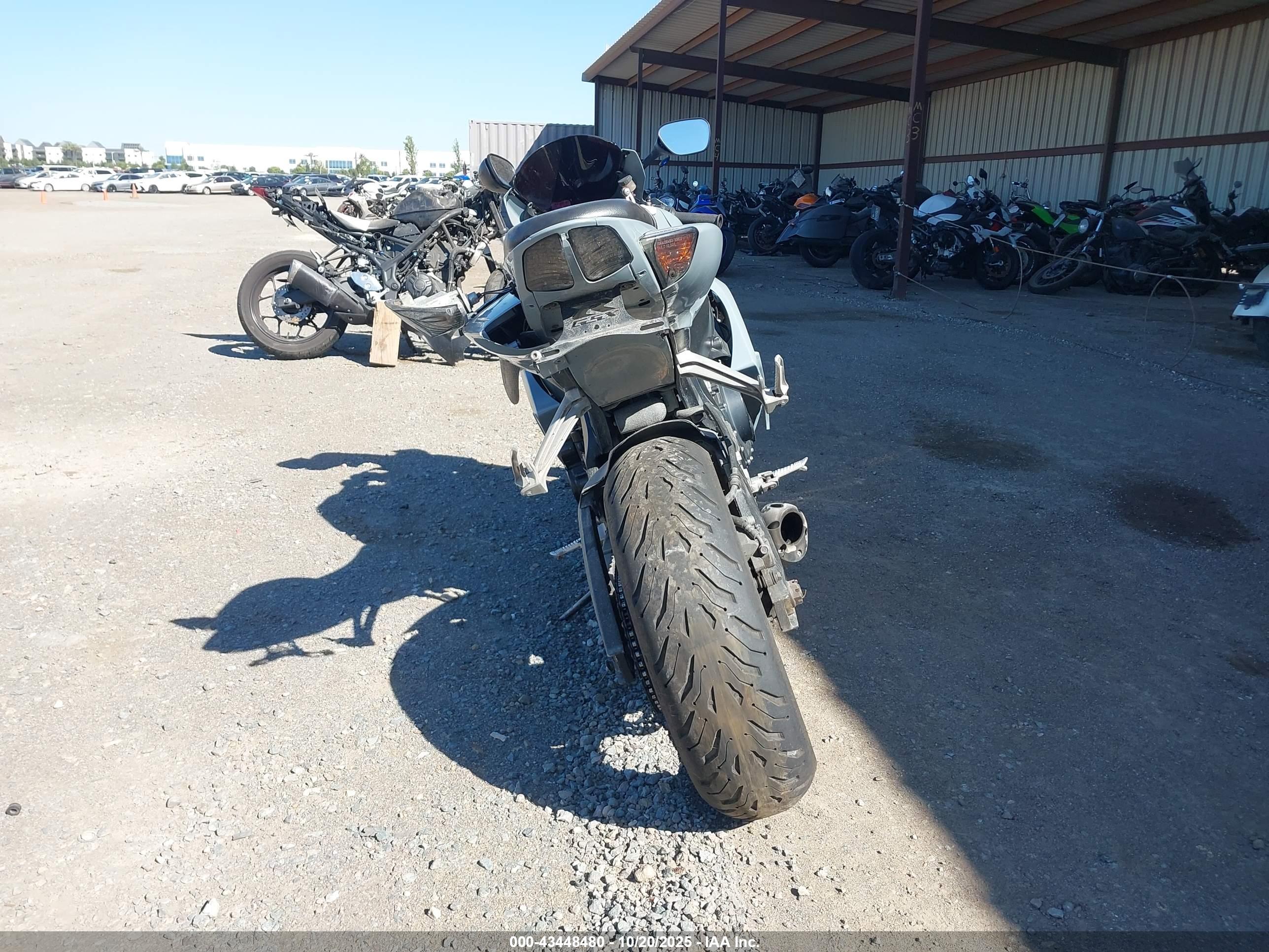 SUZUKI GSX-R600 image 6