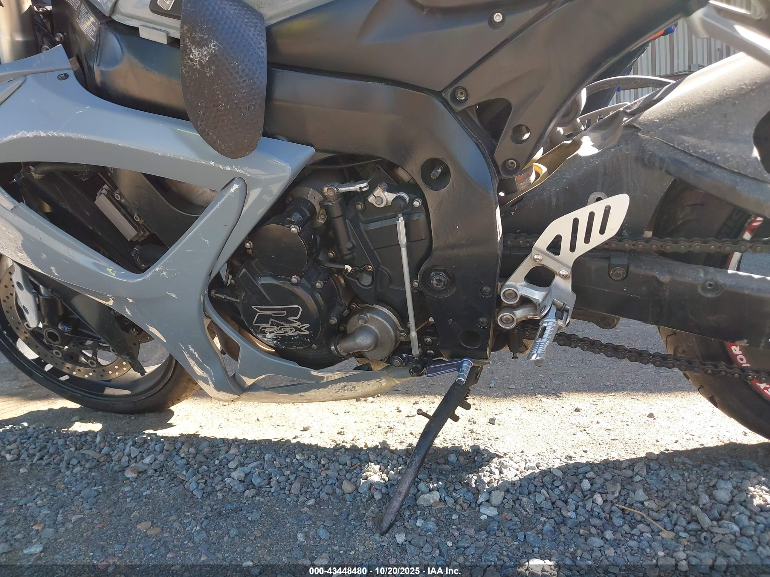 SUZUKI GSX-R600 image 9