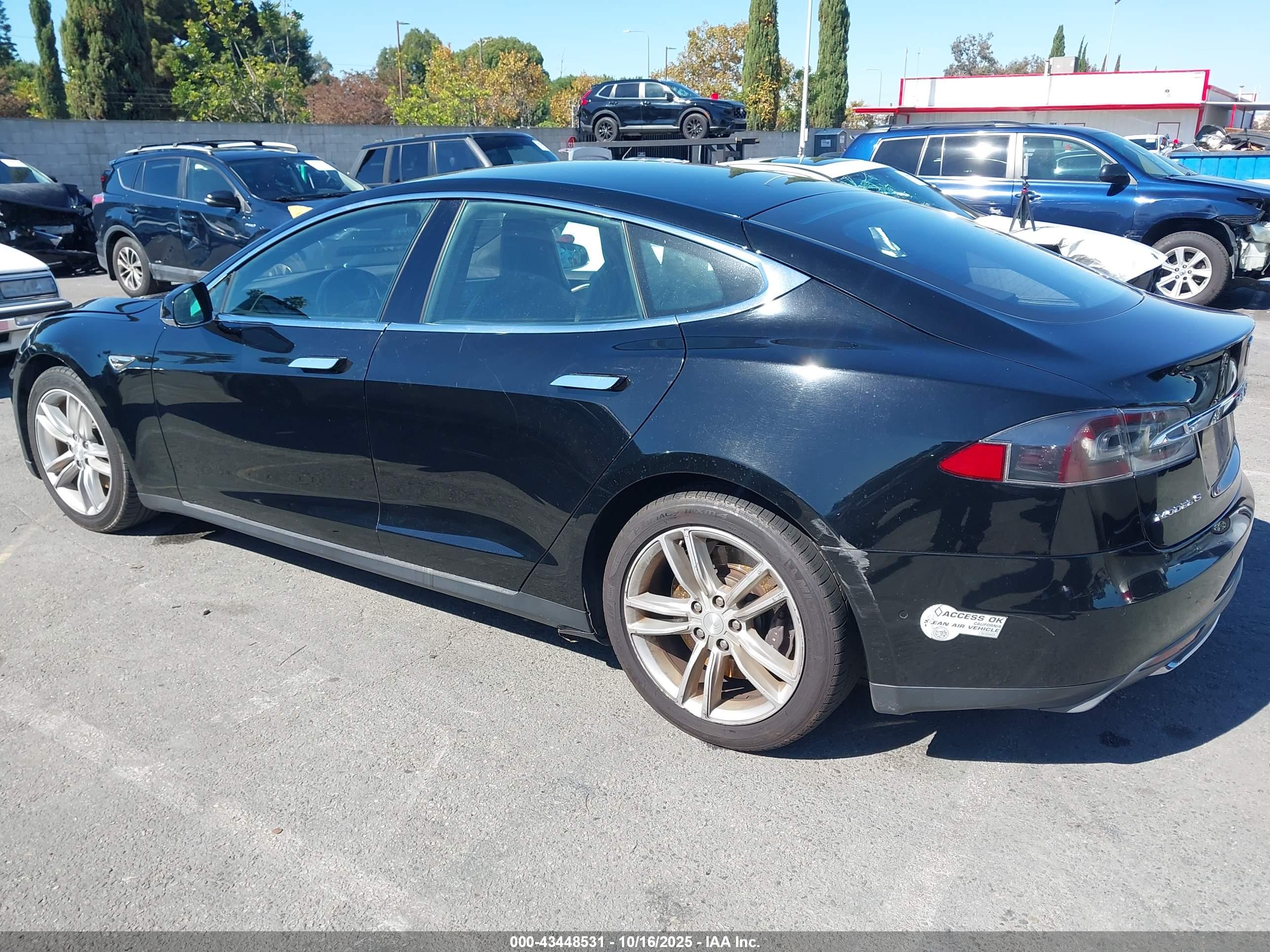 TESLA MODEL image 3