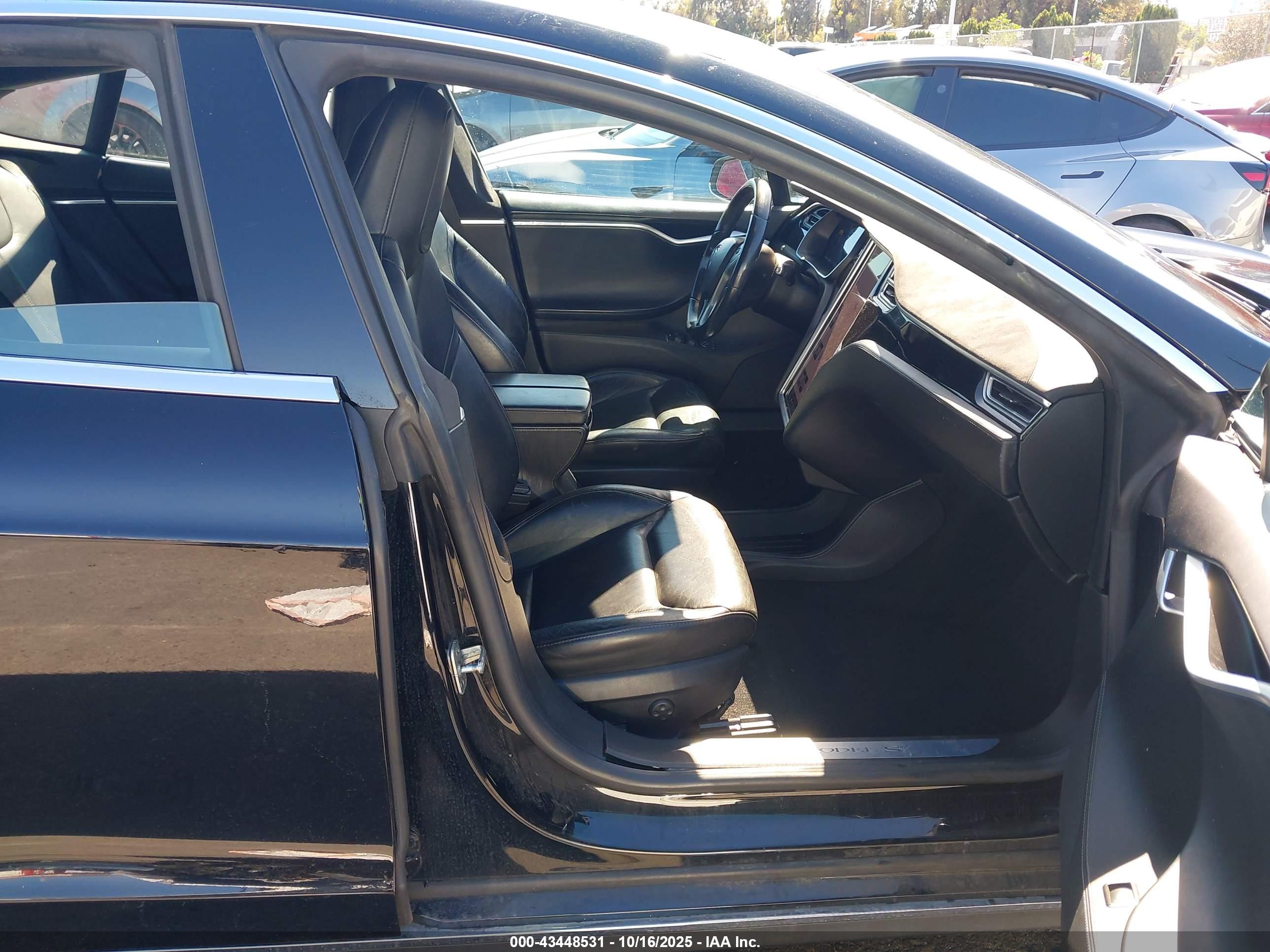 TESLA MODEL image 5