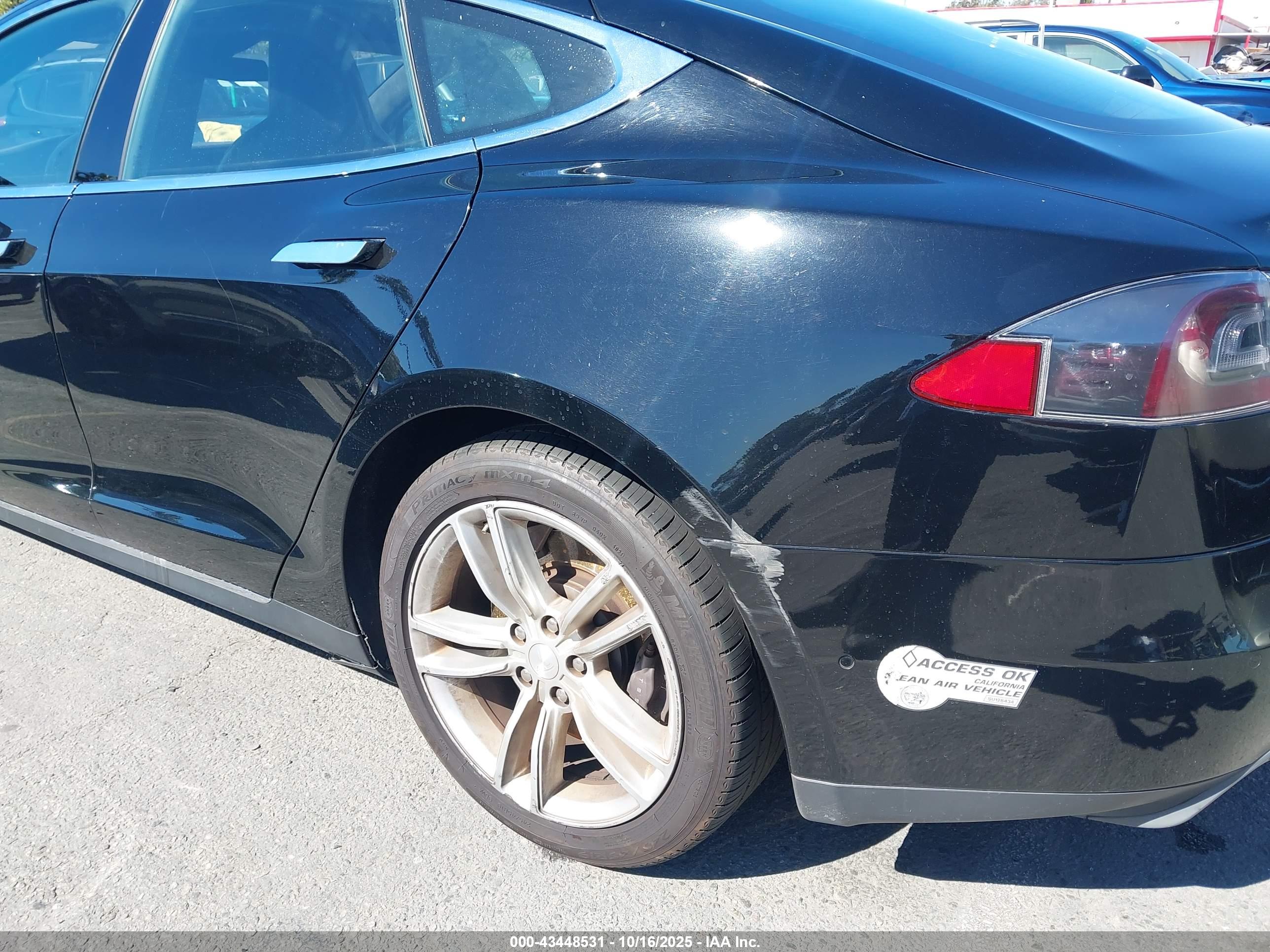 TESLA MODEL image 6