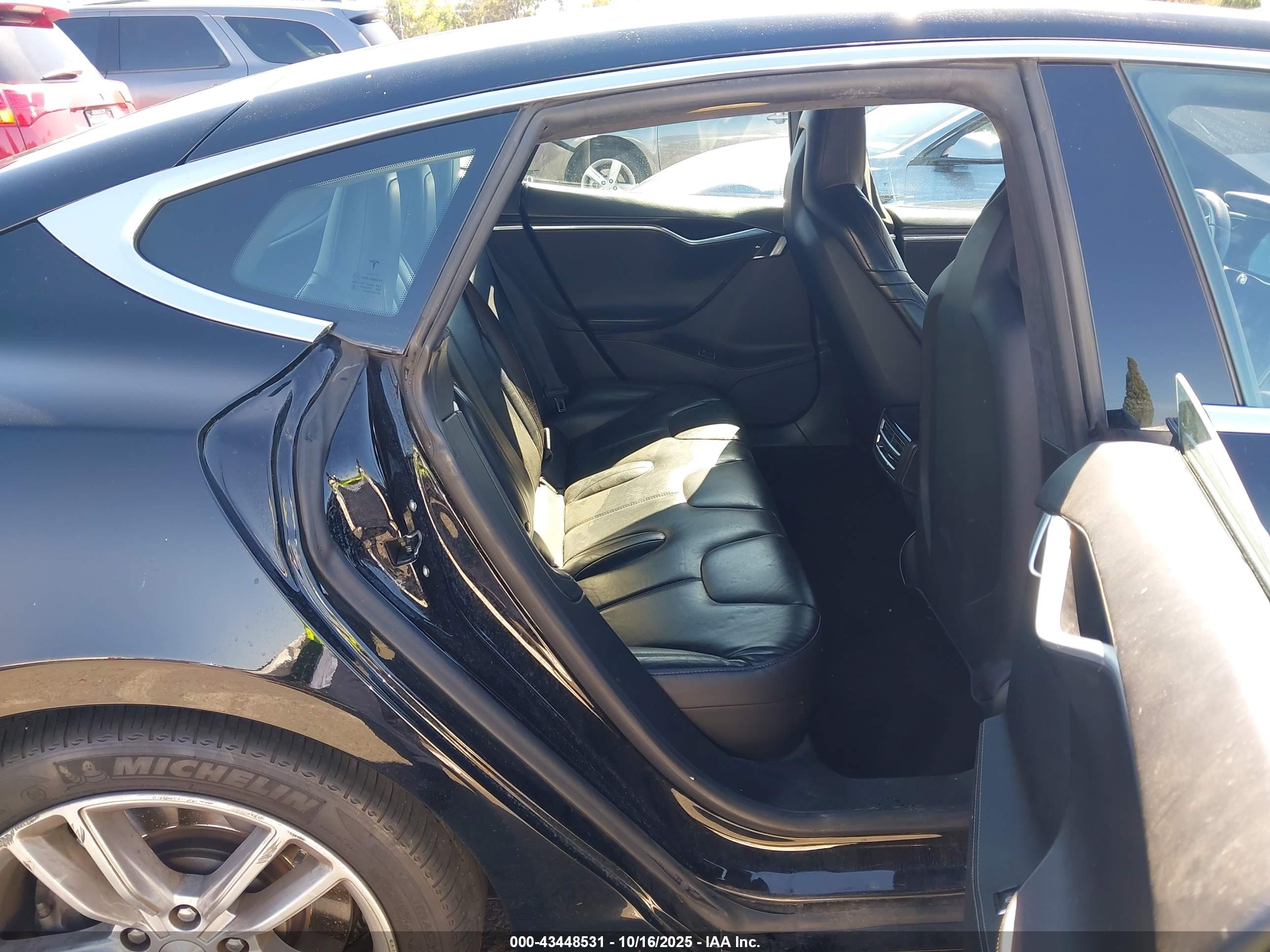 TESLA MODEL image 8