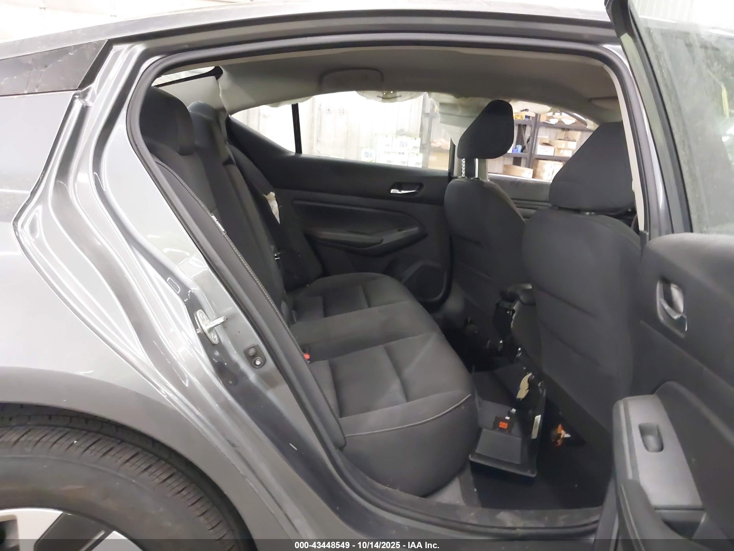 NISSAN ALTIMA image 8