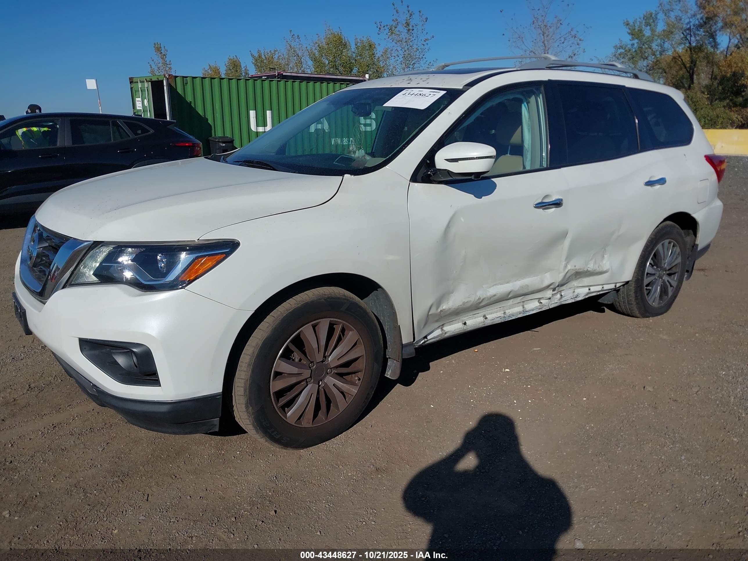 NISSAN PATHFINDER image 2