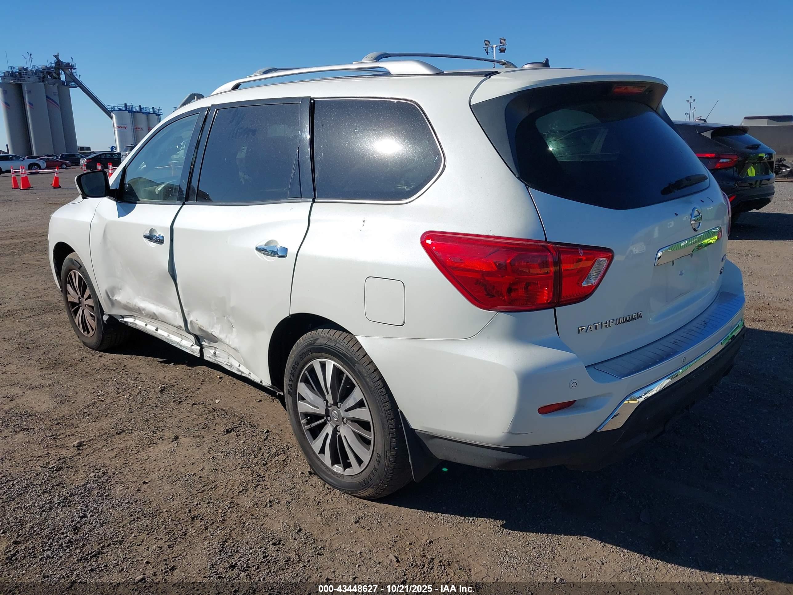 NISSAN PATHFINDER image 3