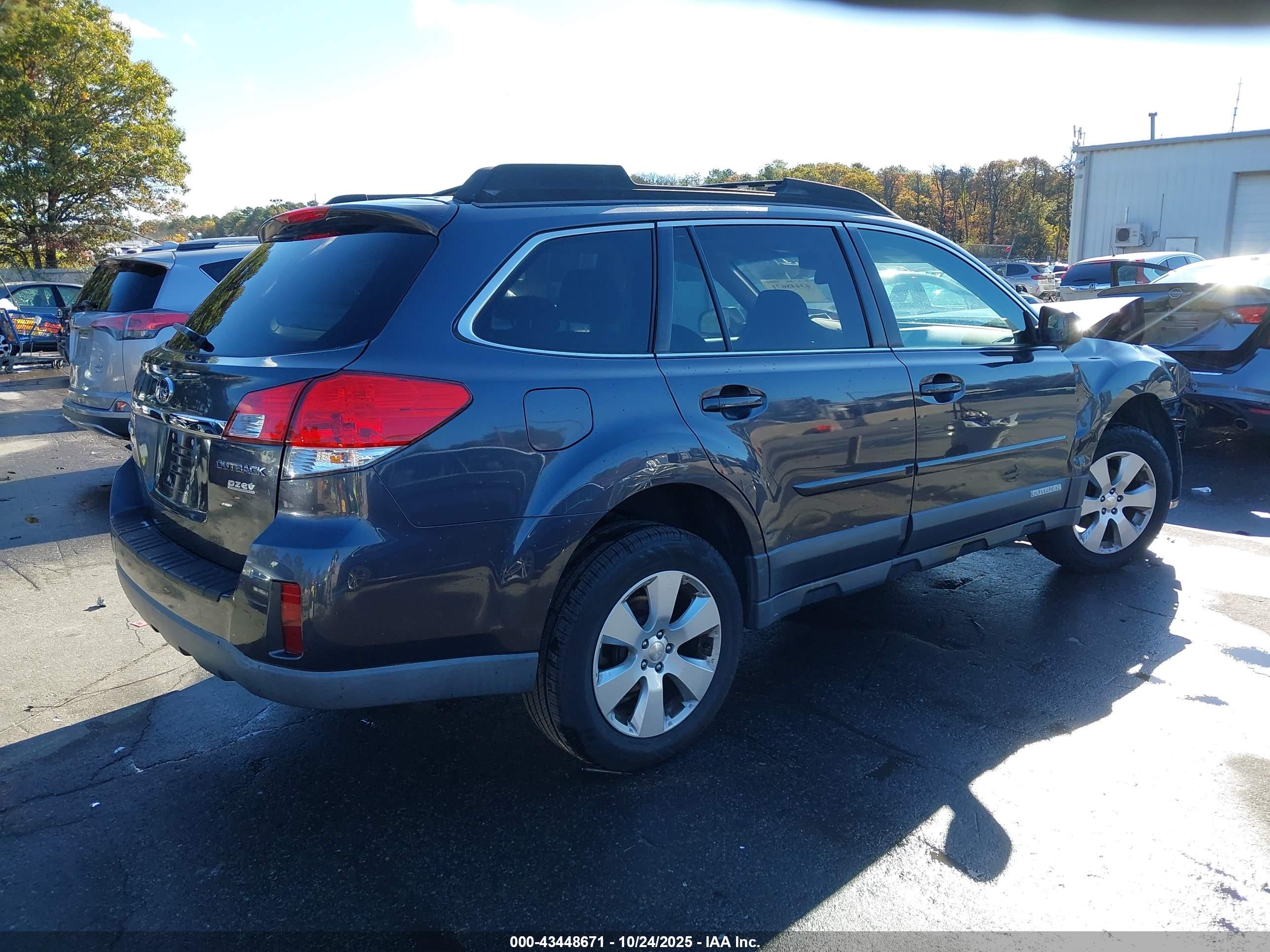 SUBARU OUTBACK image 4