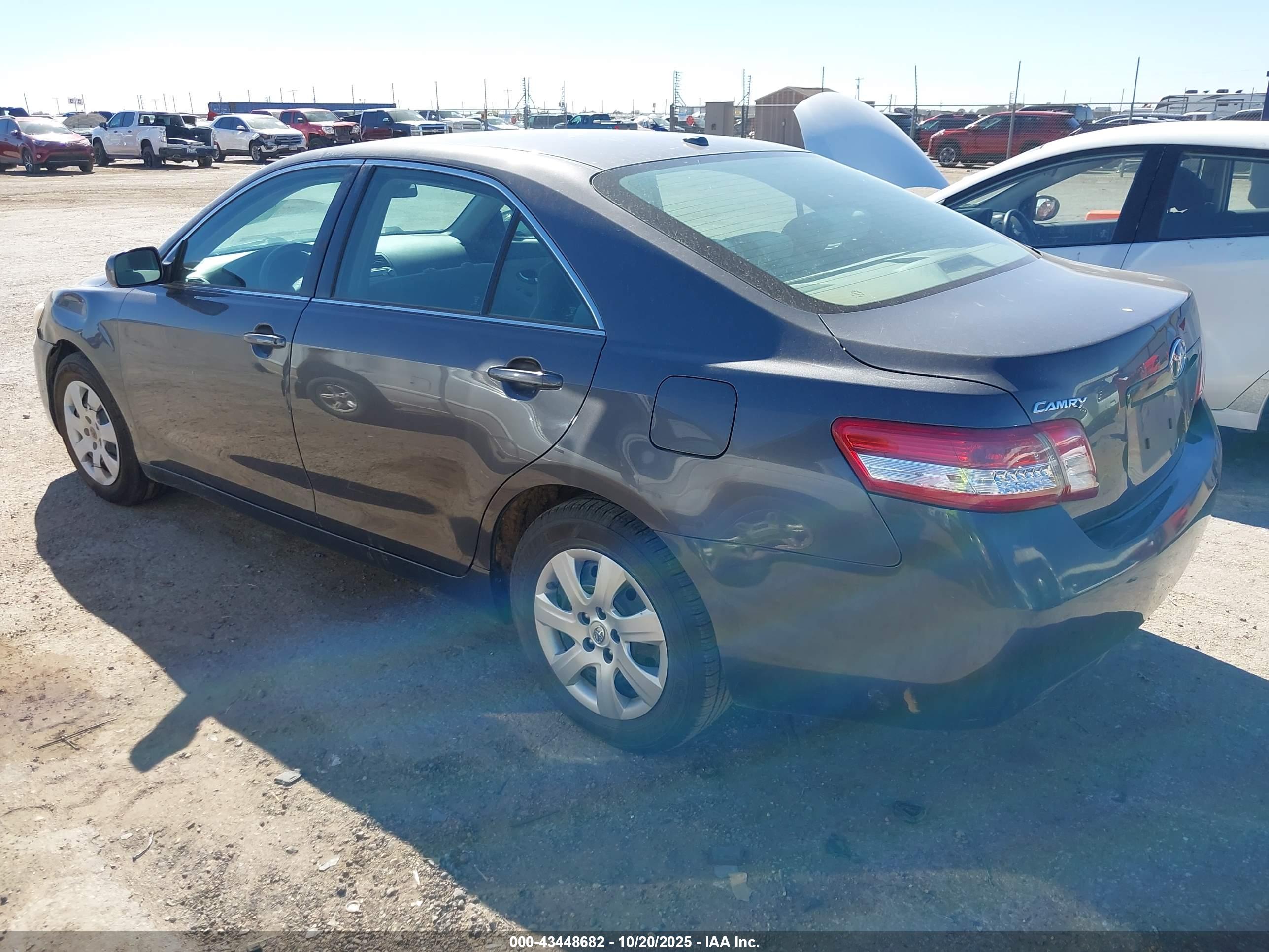TOYOTA CAMRY image 3