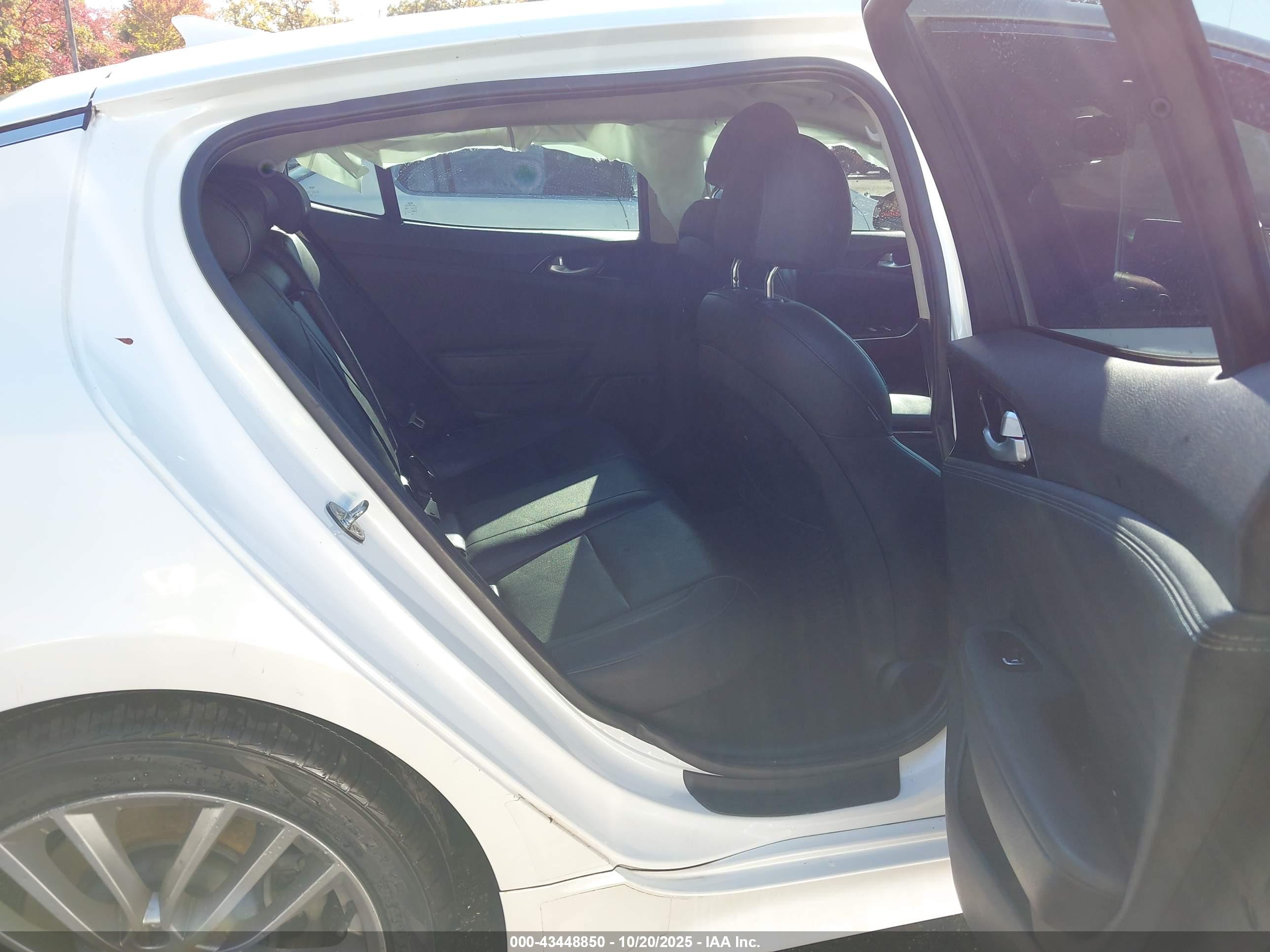 KIA STINGER image 8