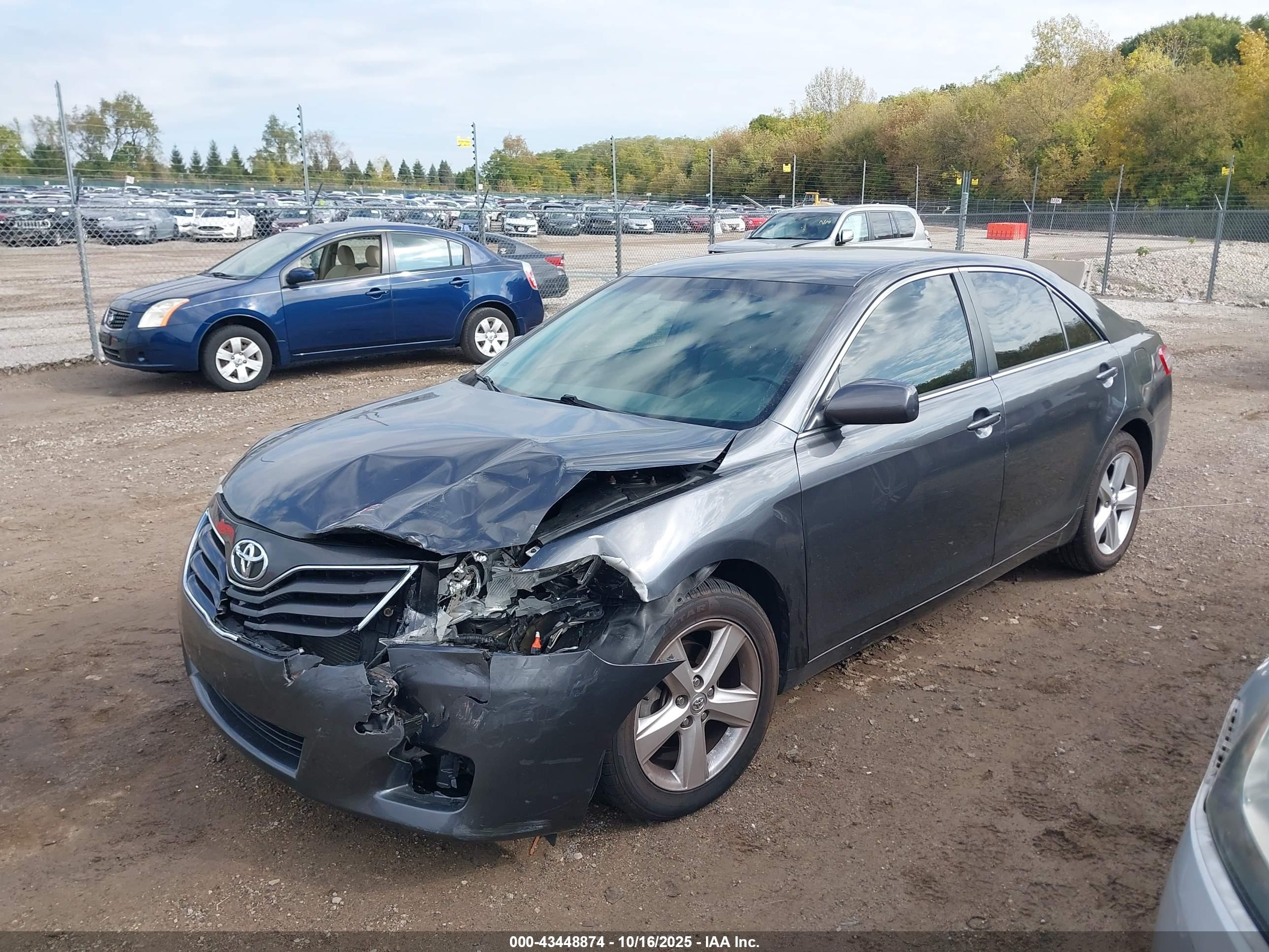 TOYOTA CAMRY image 2