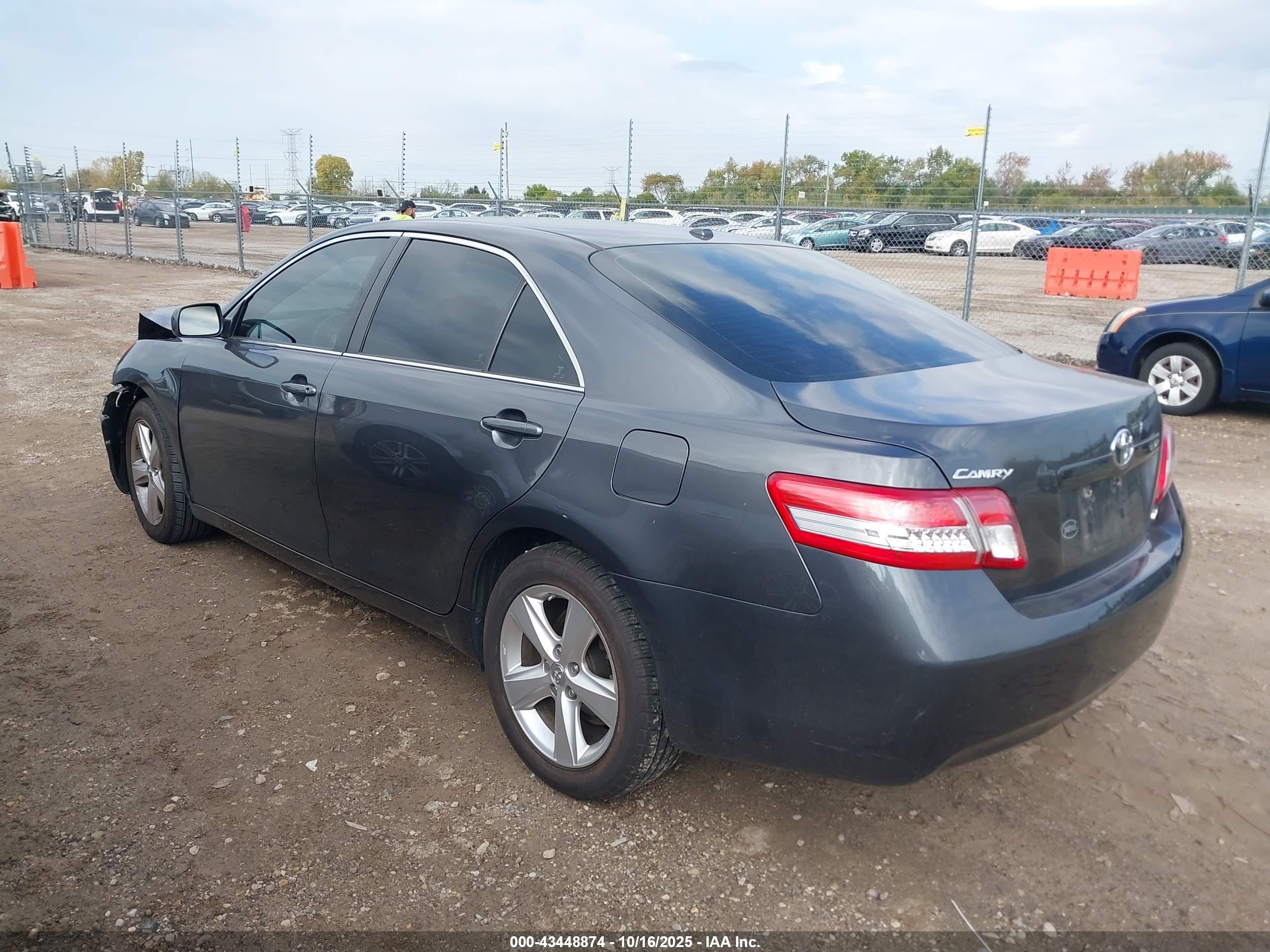 TOYOTA CAMRY image 3