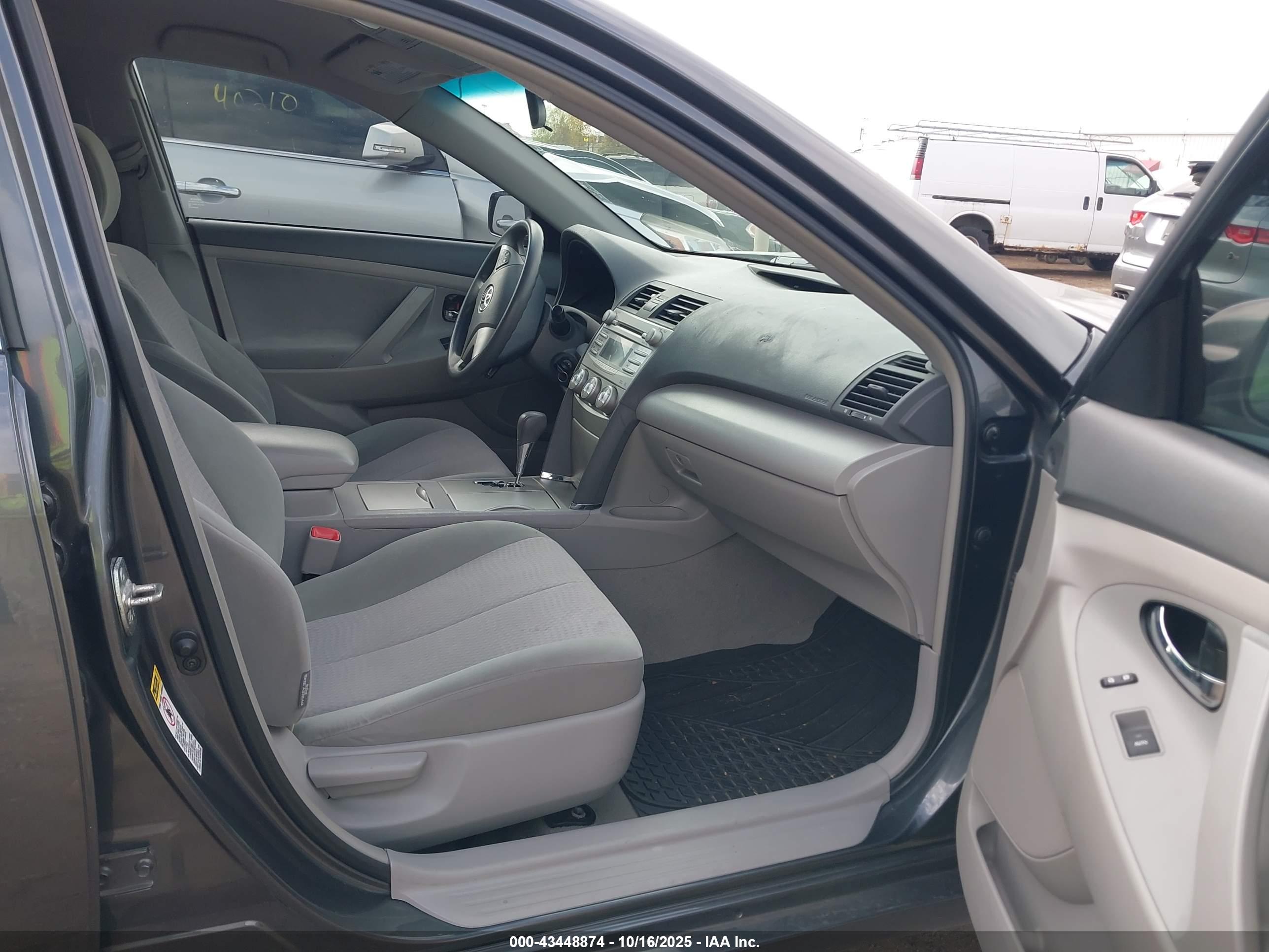 TOYOTA CAMRY image 5