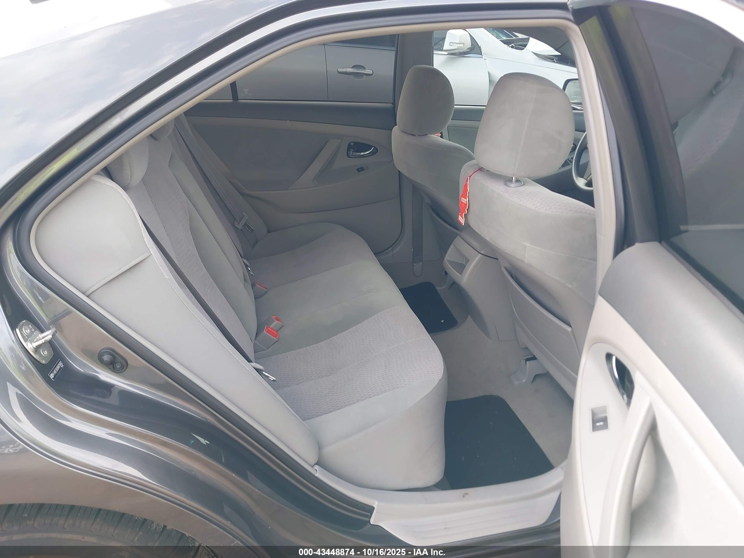 TOYOTA CAMRY image 8