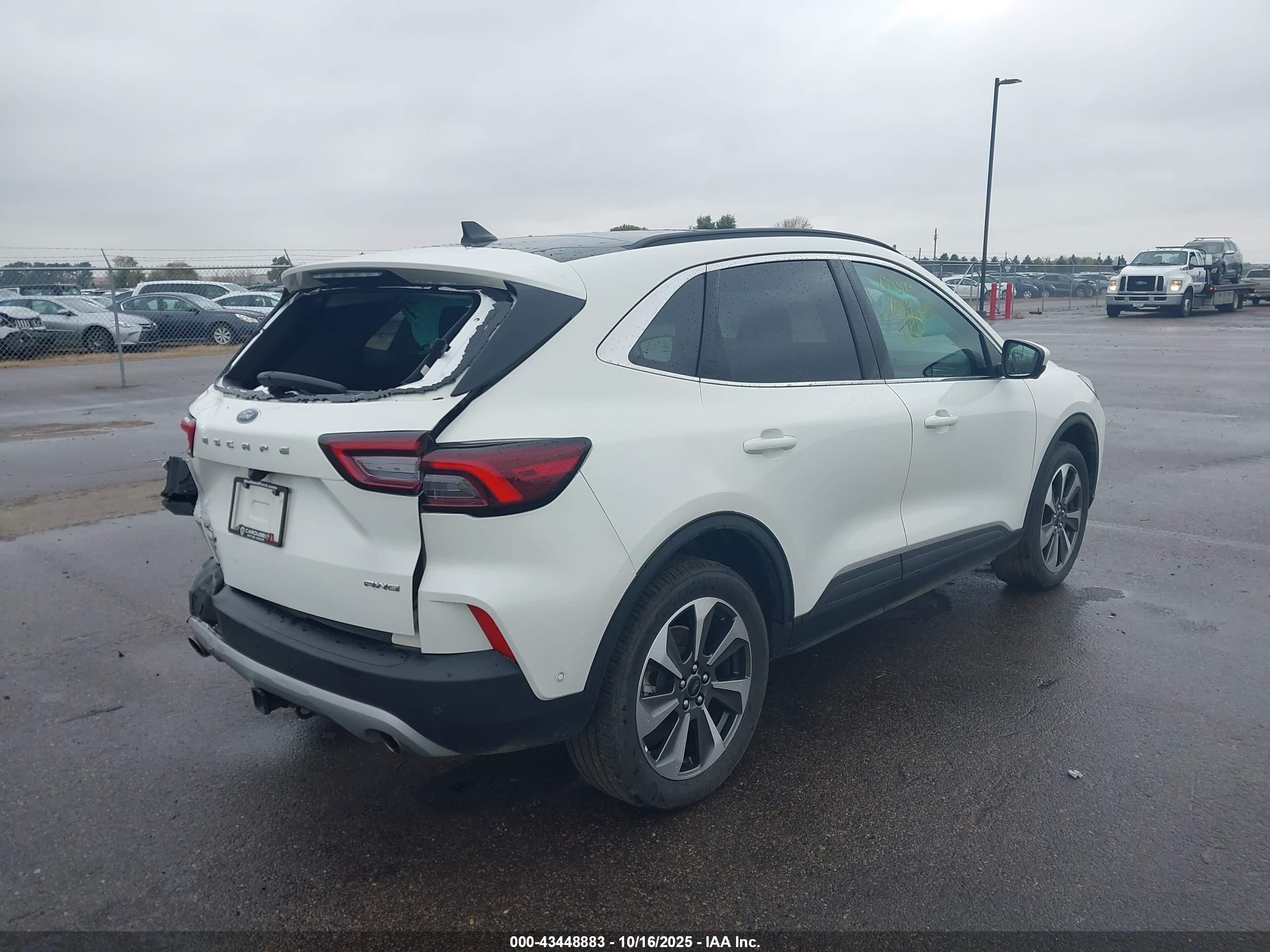 FORD ESCAPE image 4