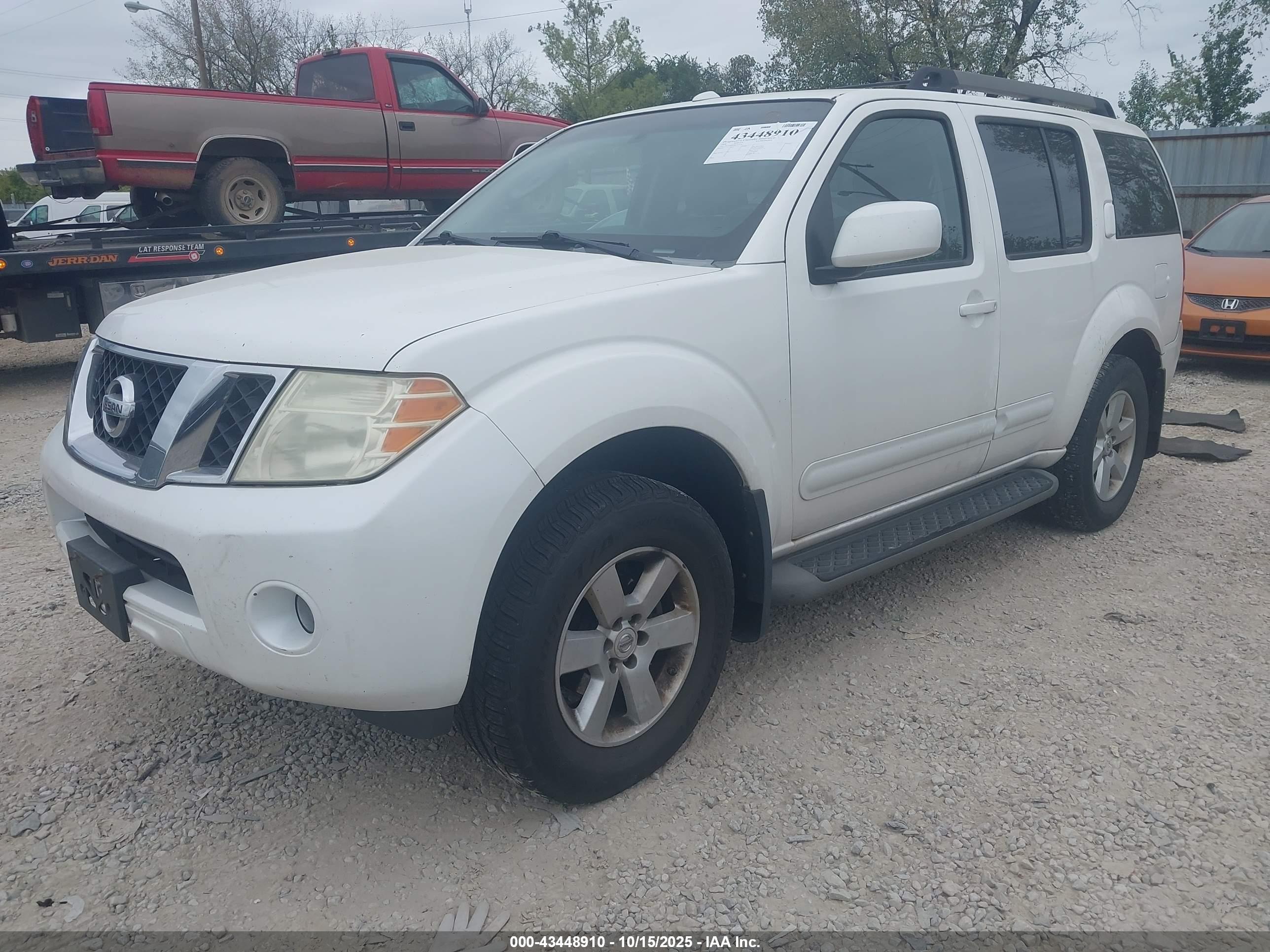 NISSAN PATHFINDER image 2