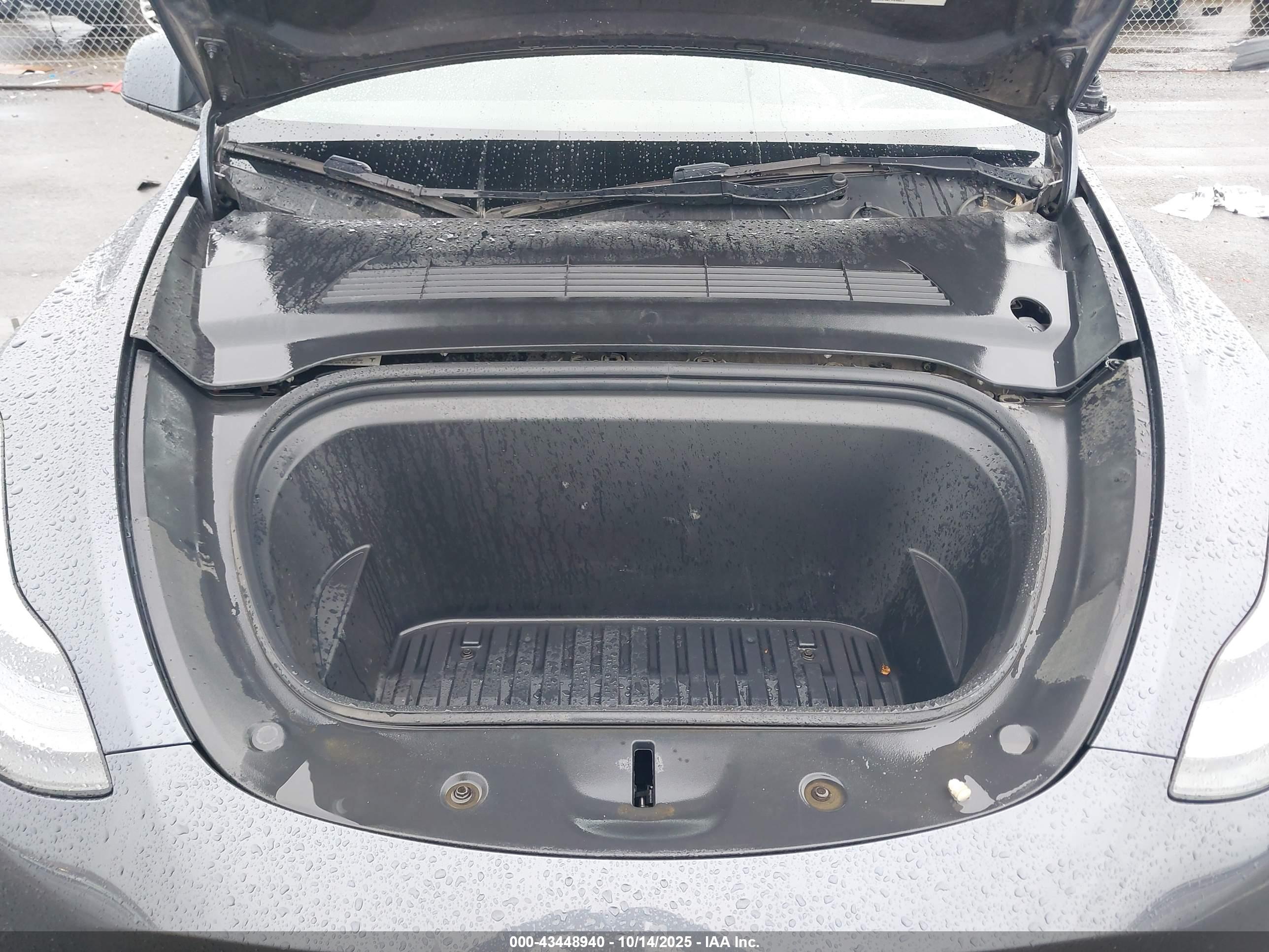 TESLA MODEL image 10