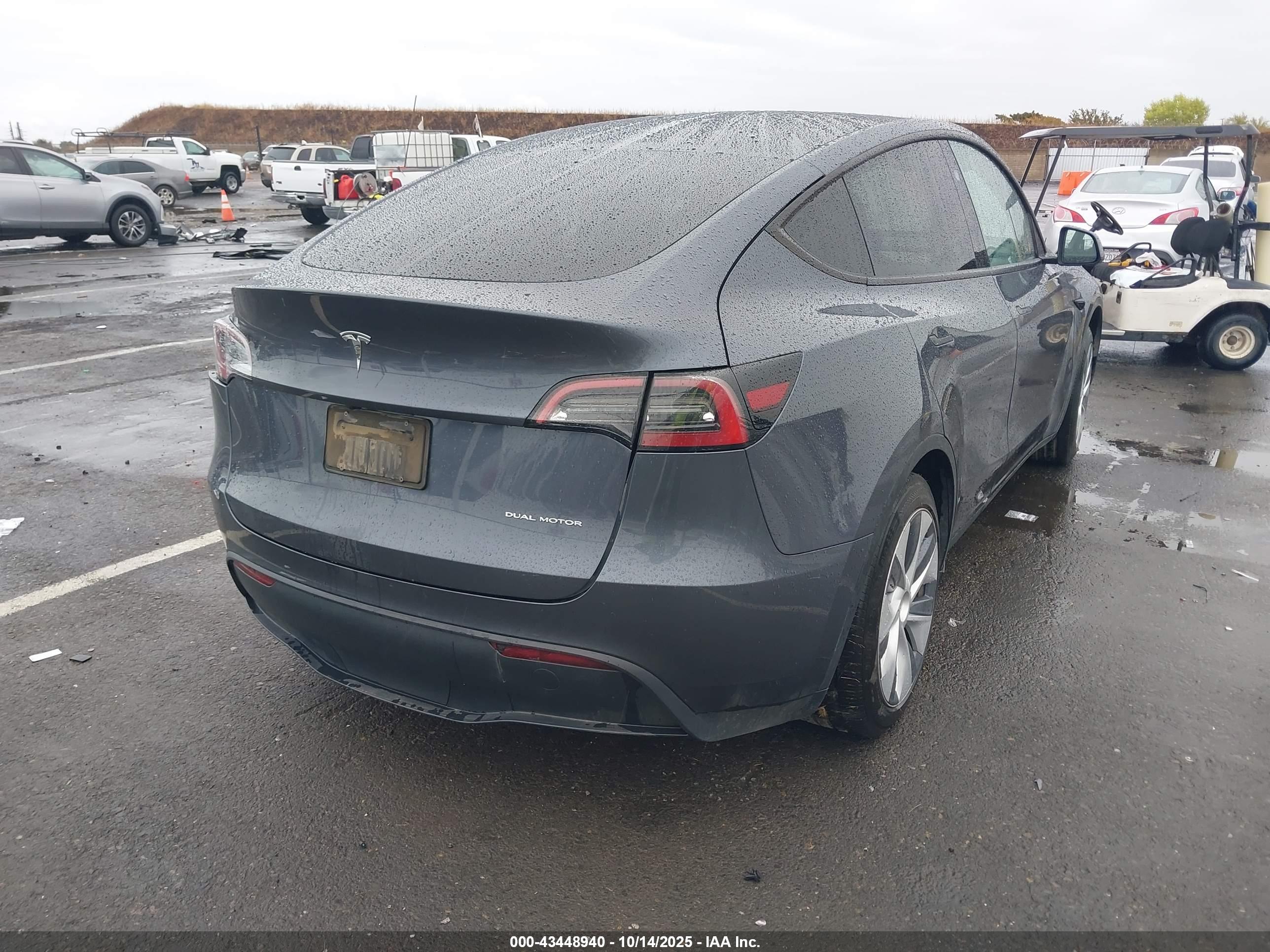 TESLA MODEL image 4