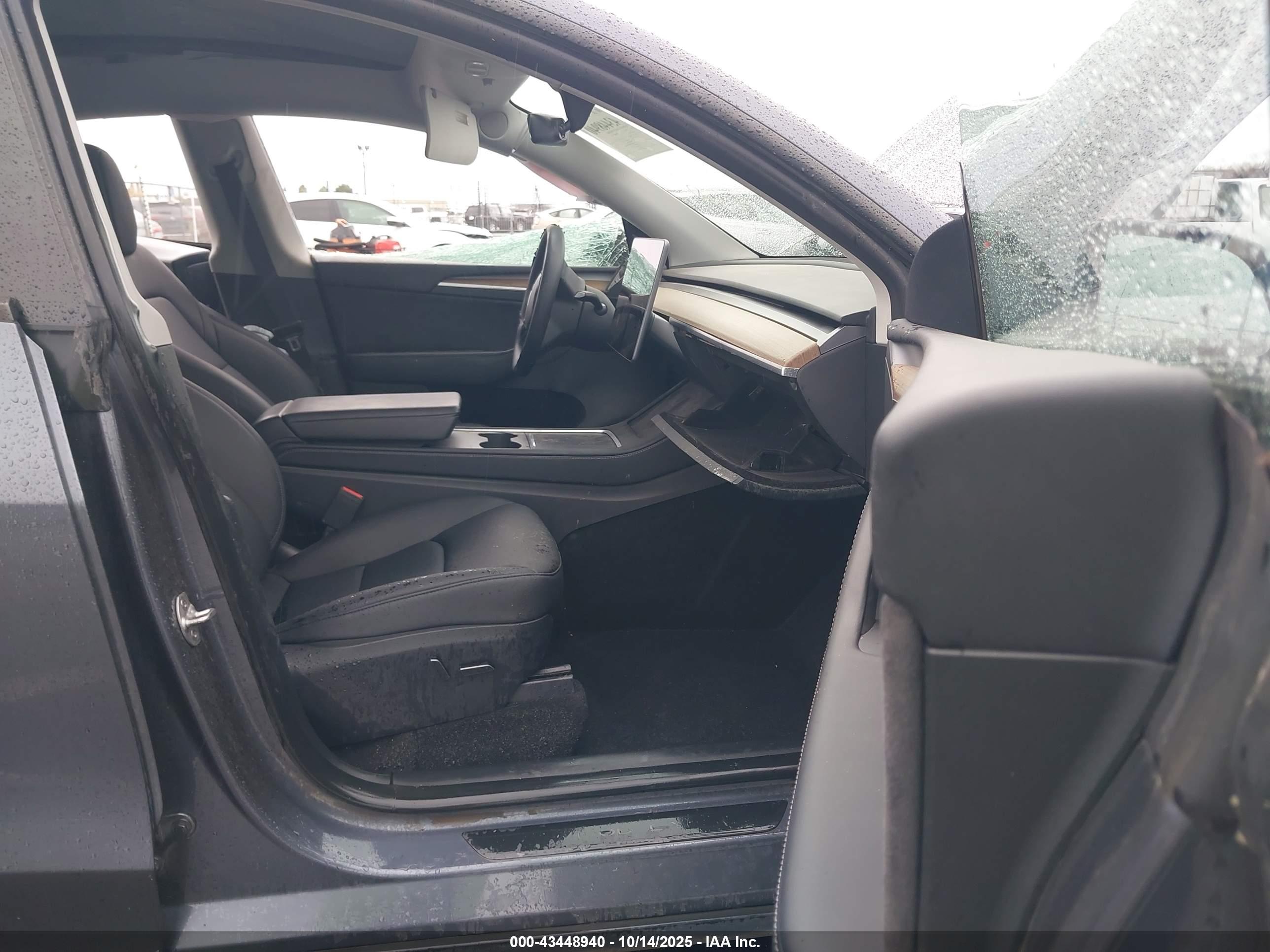 TESLA MODEL image 5