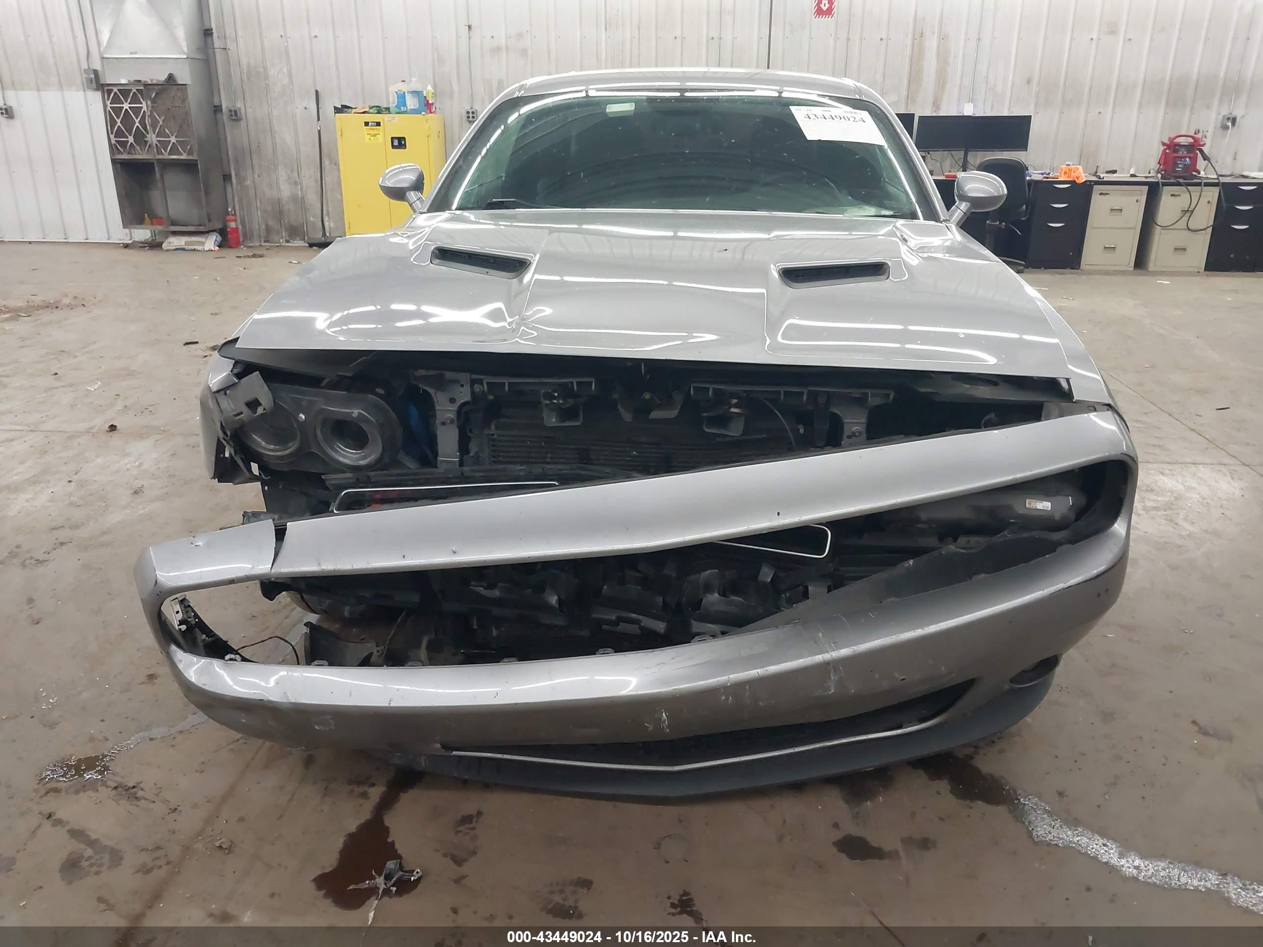 DODGE CHALLENGER image 6