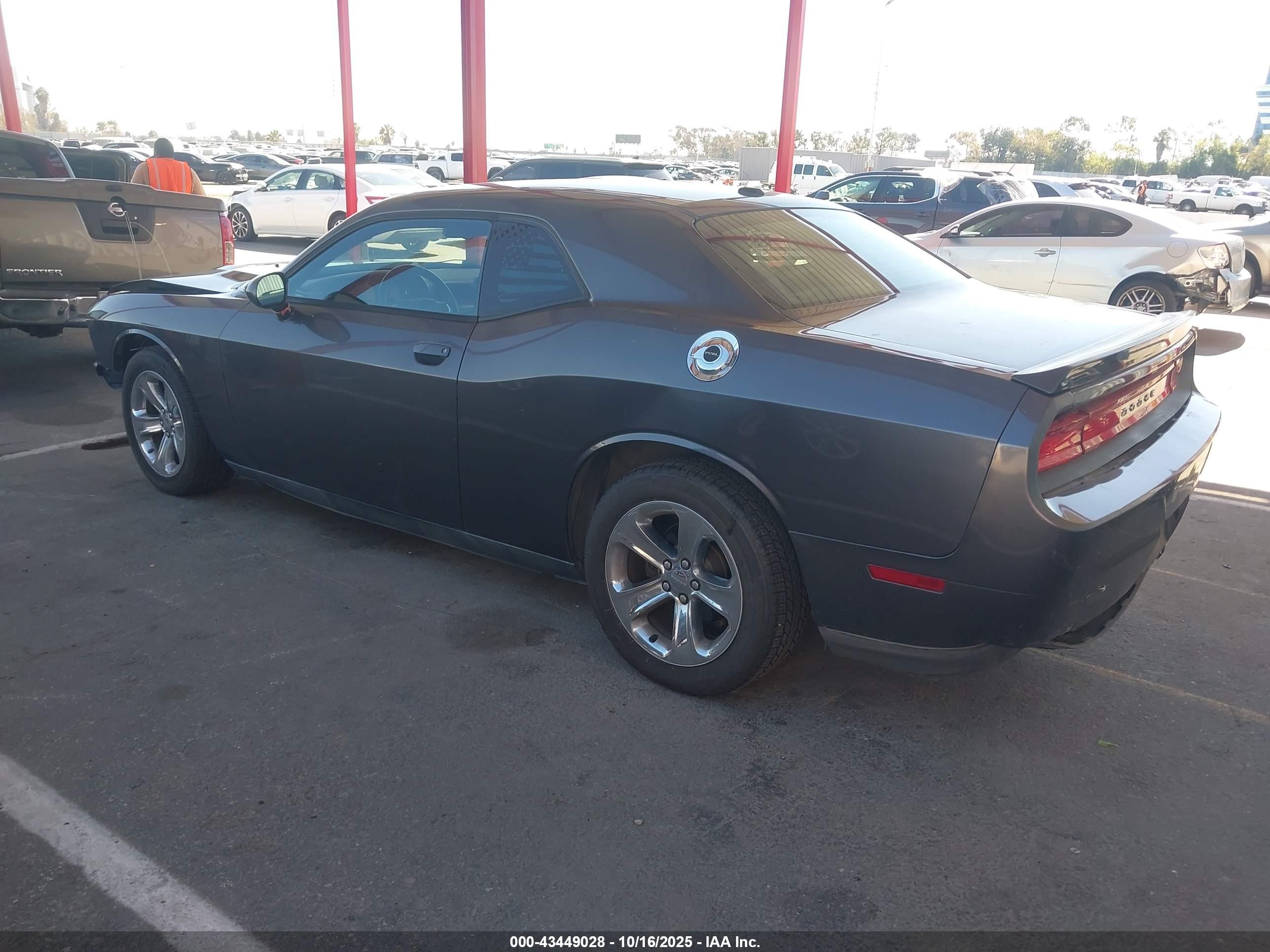 DODGE CHALLENGER image 3