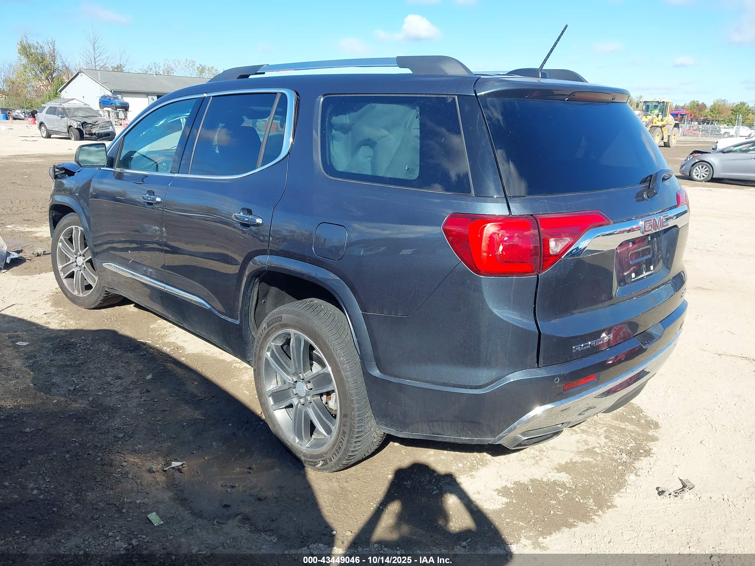 GMC ACADIA image 3