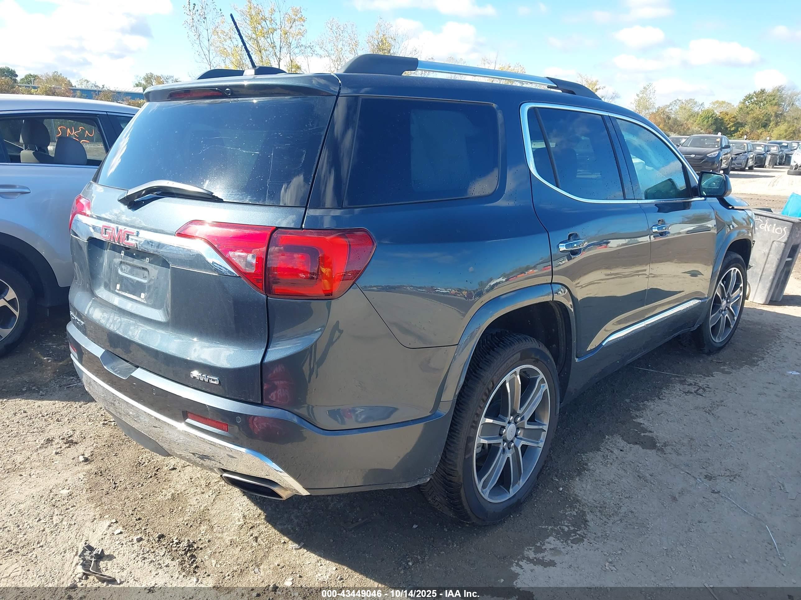 GMC ACADIA image 4