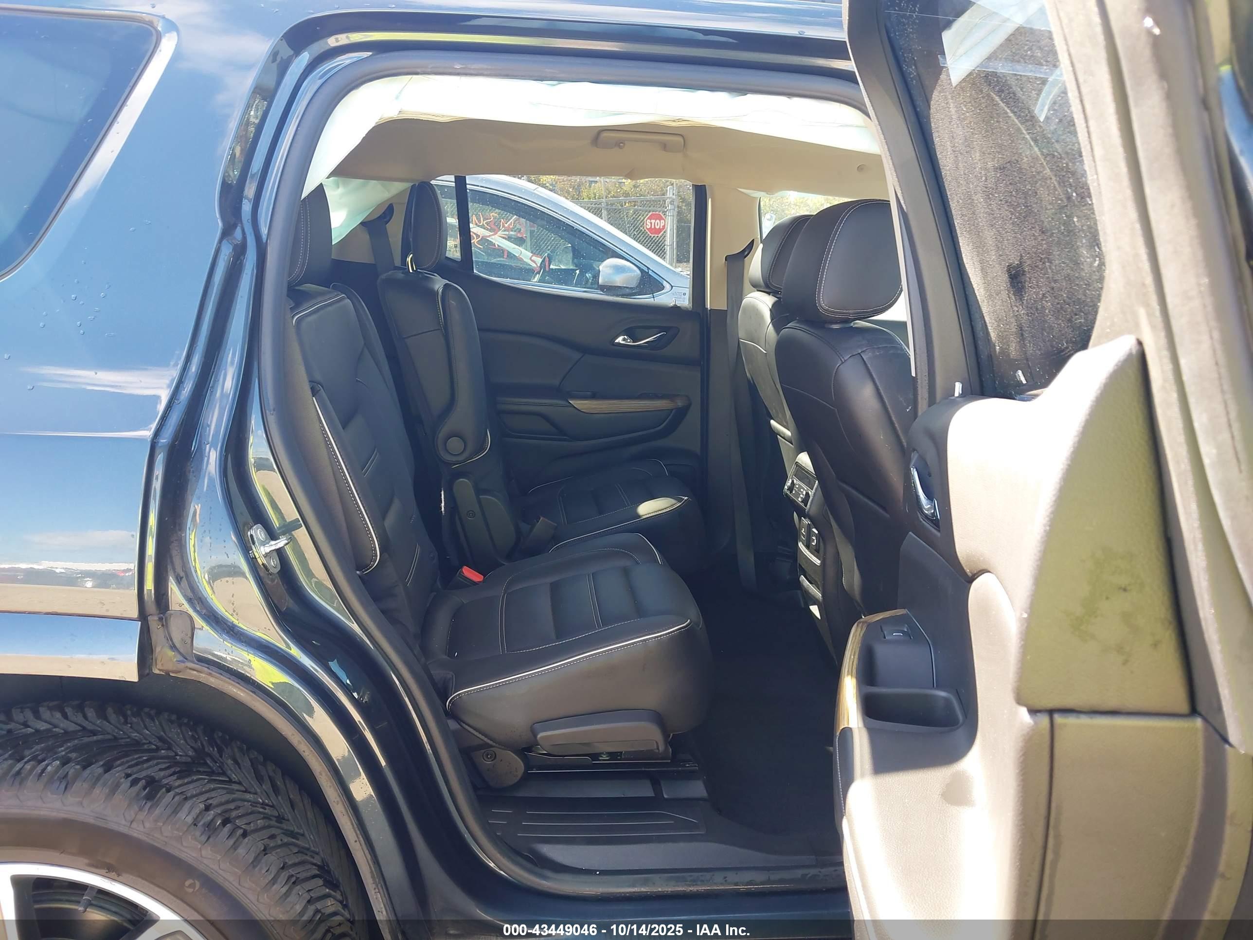 GMC ACADIA image 8