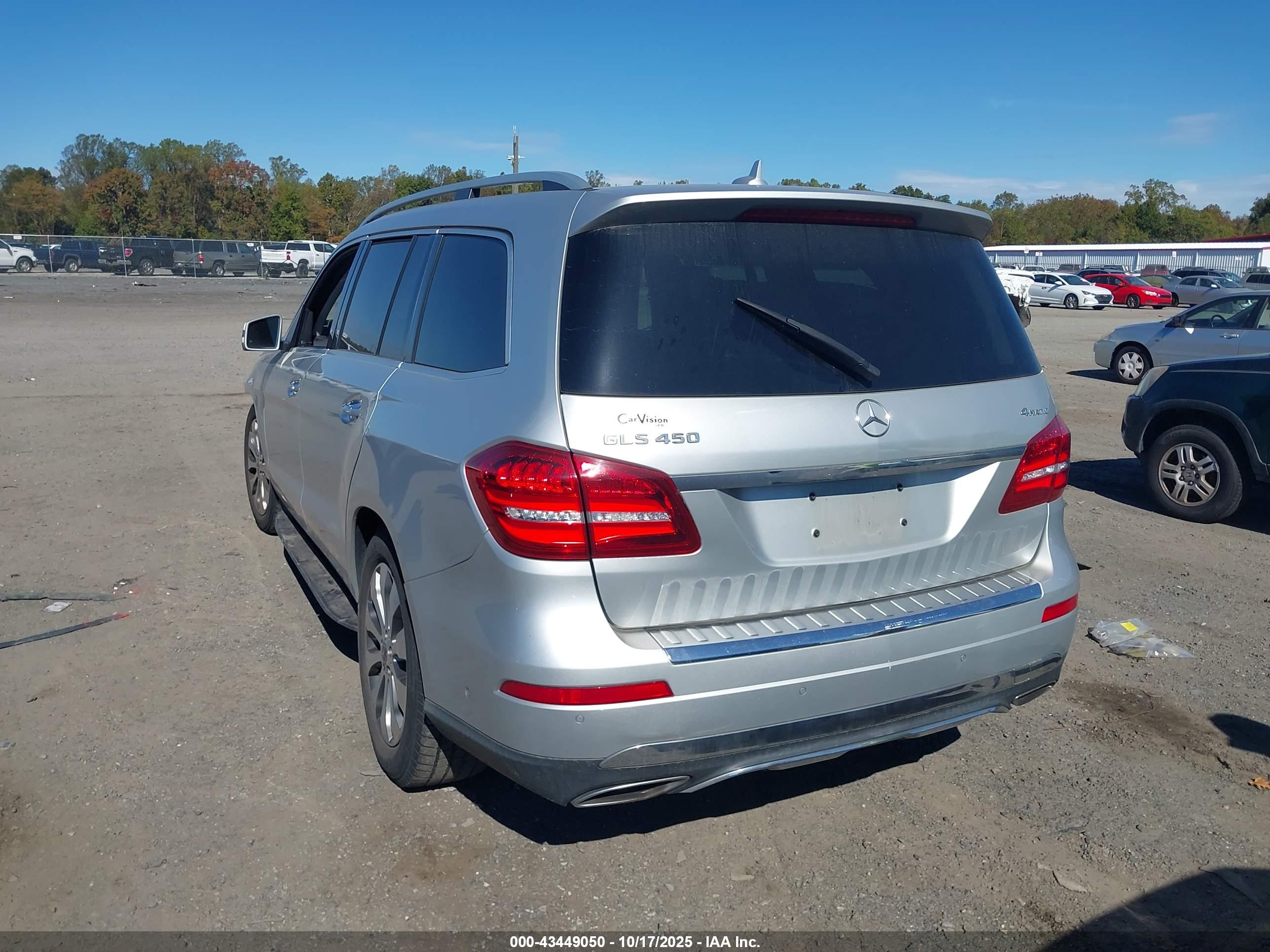 MERCEDES-BENZ GLS image 3