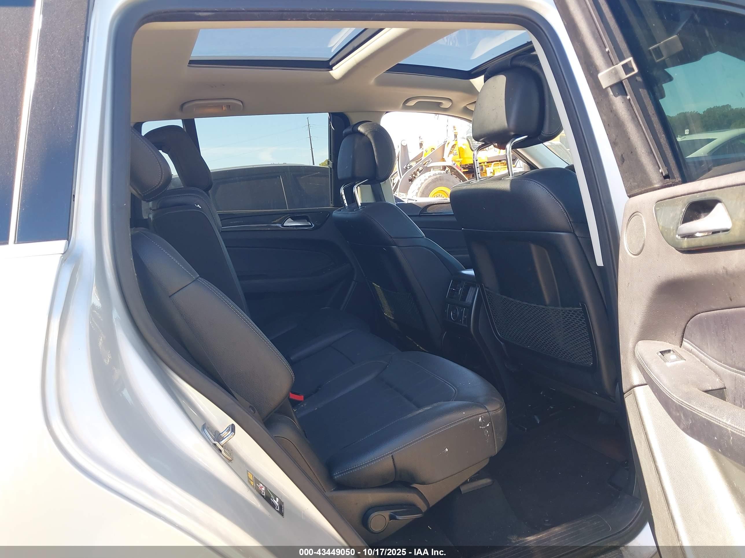 MERCEDES-BENZ GLS image 8
