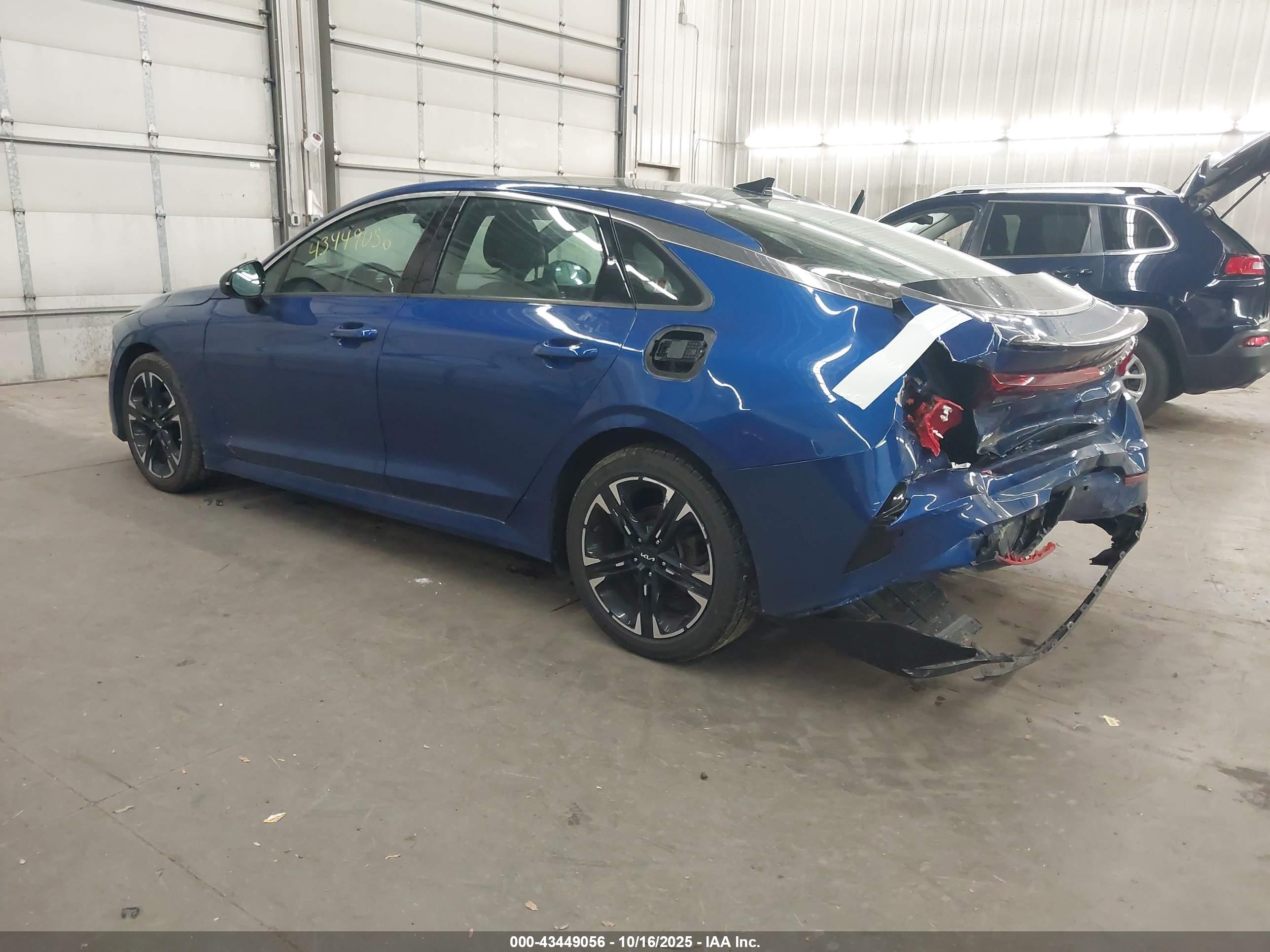 KIA K5 image 3