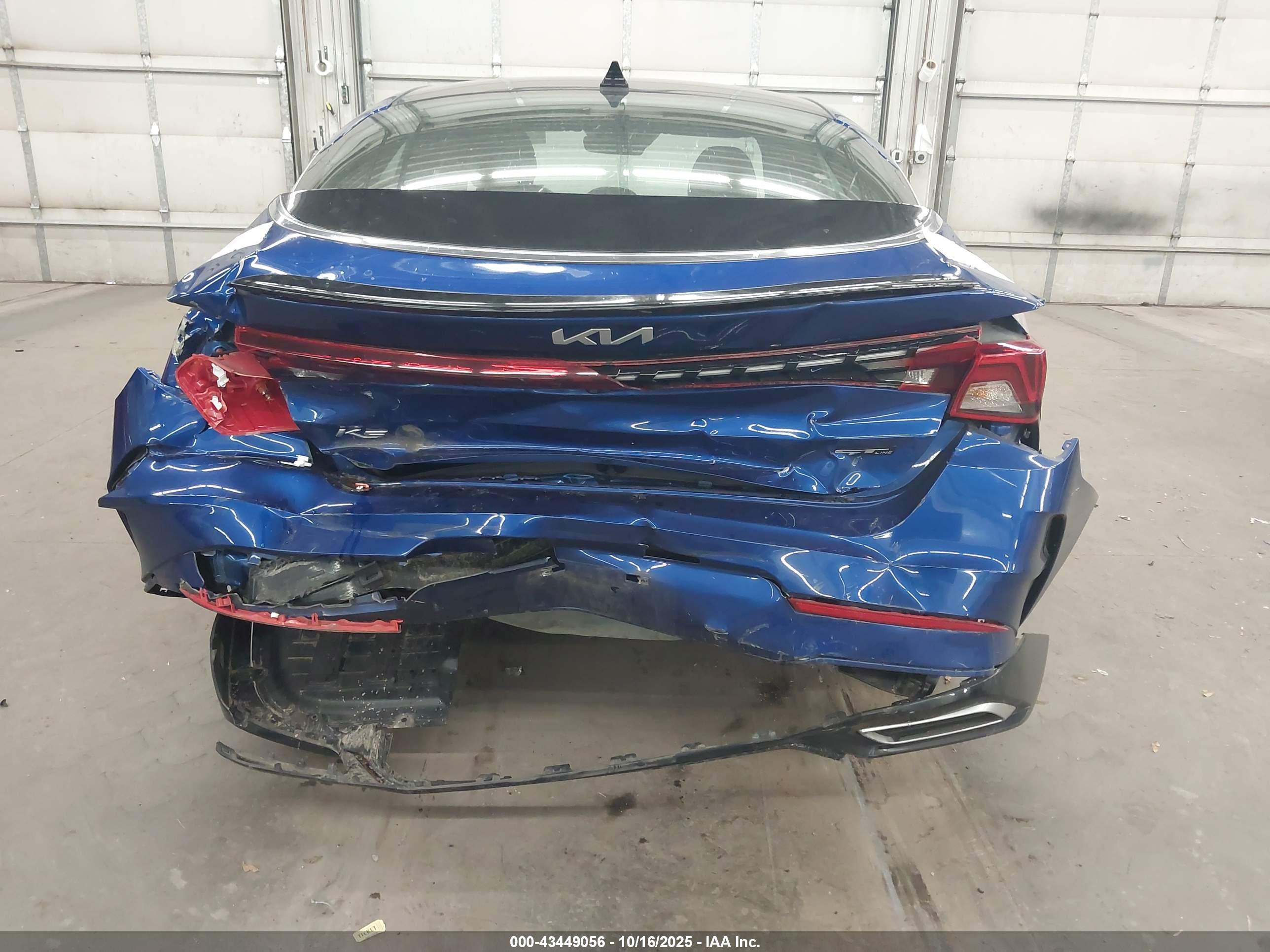 KIA K5 image 6