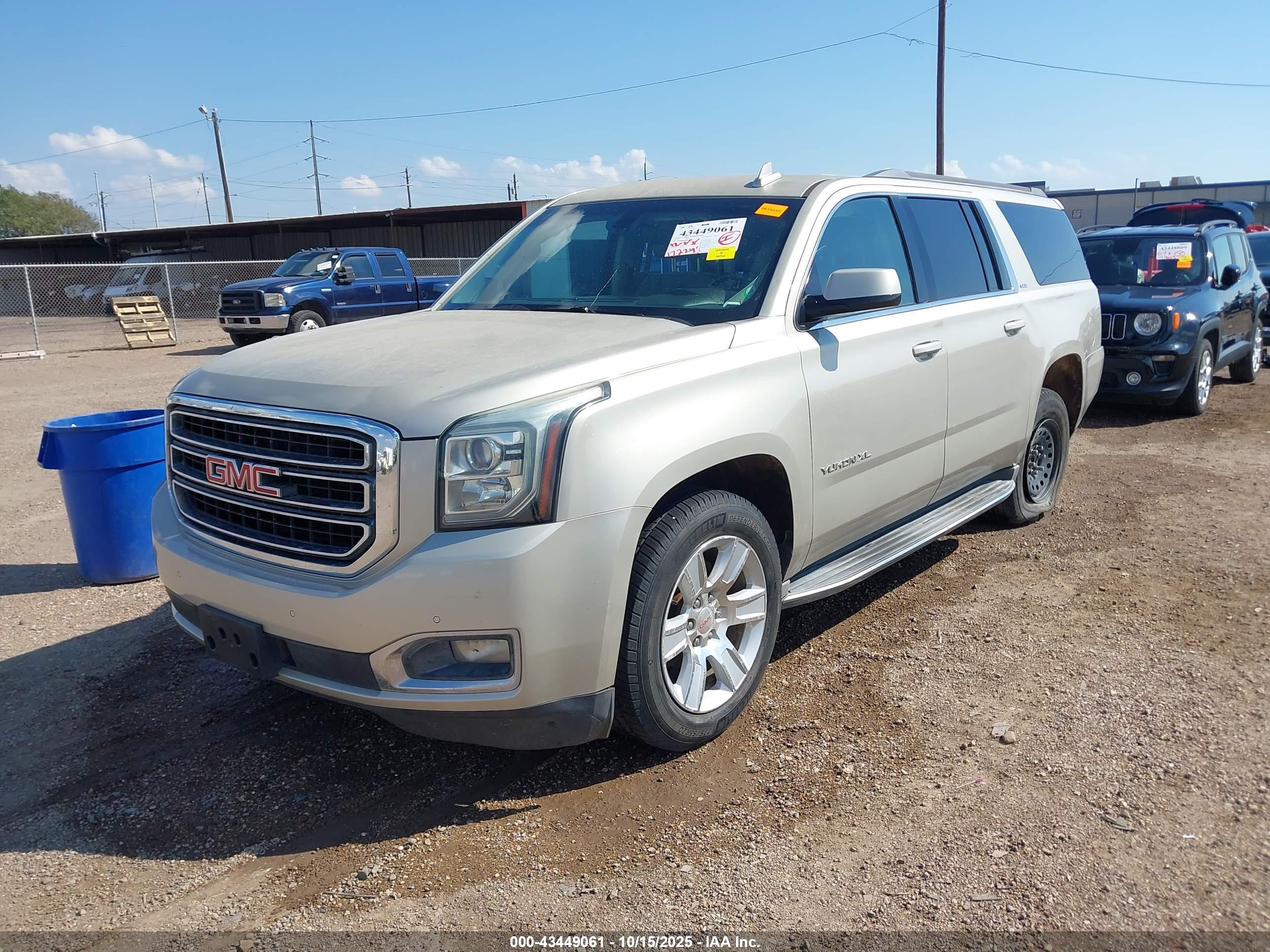 GMC YUKON image 2