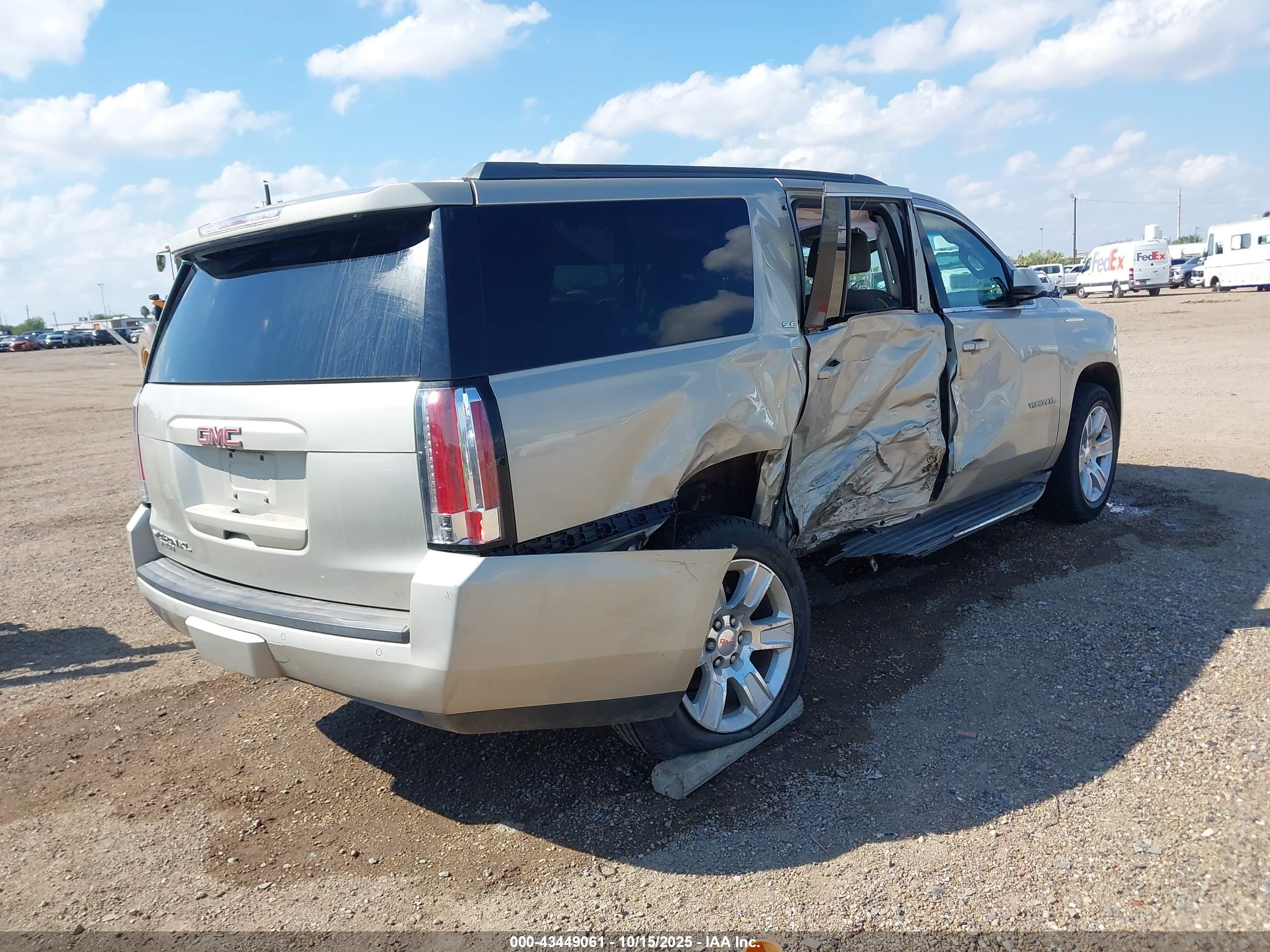 GMC YUKON image 4