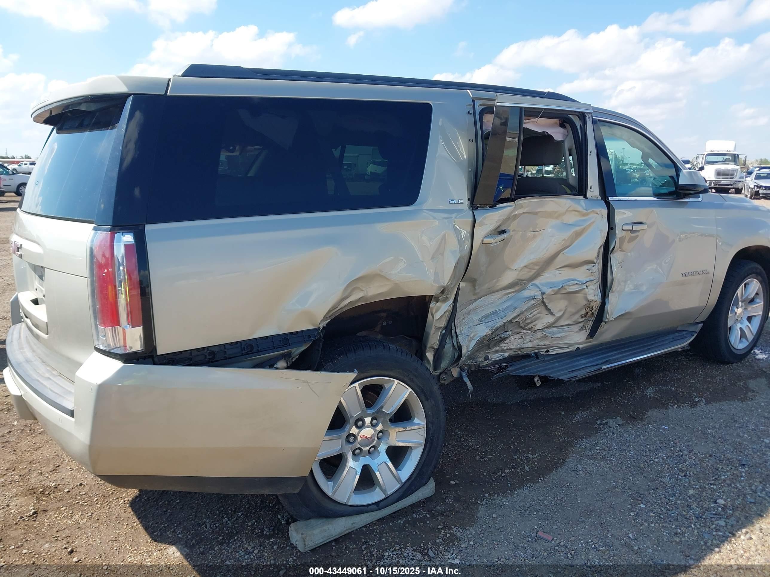 GMC YUKON image 6