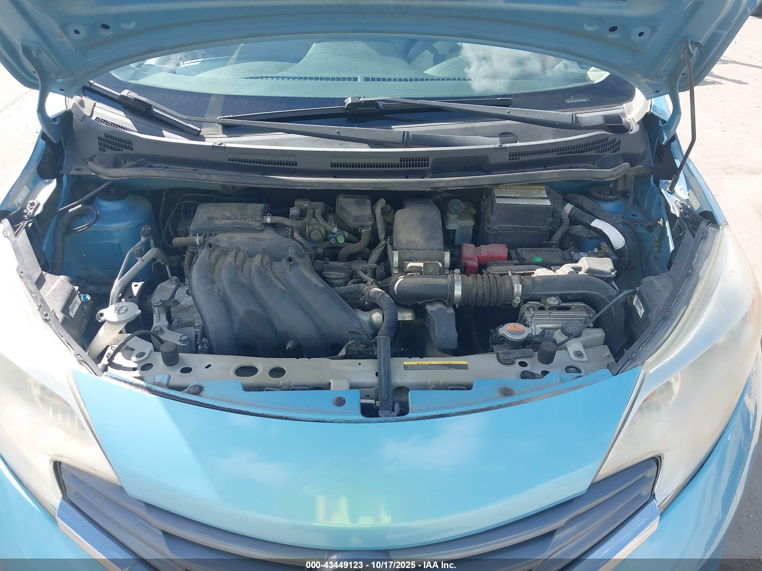NISSAN VERSA image 10