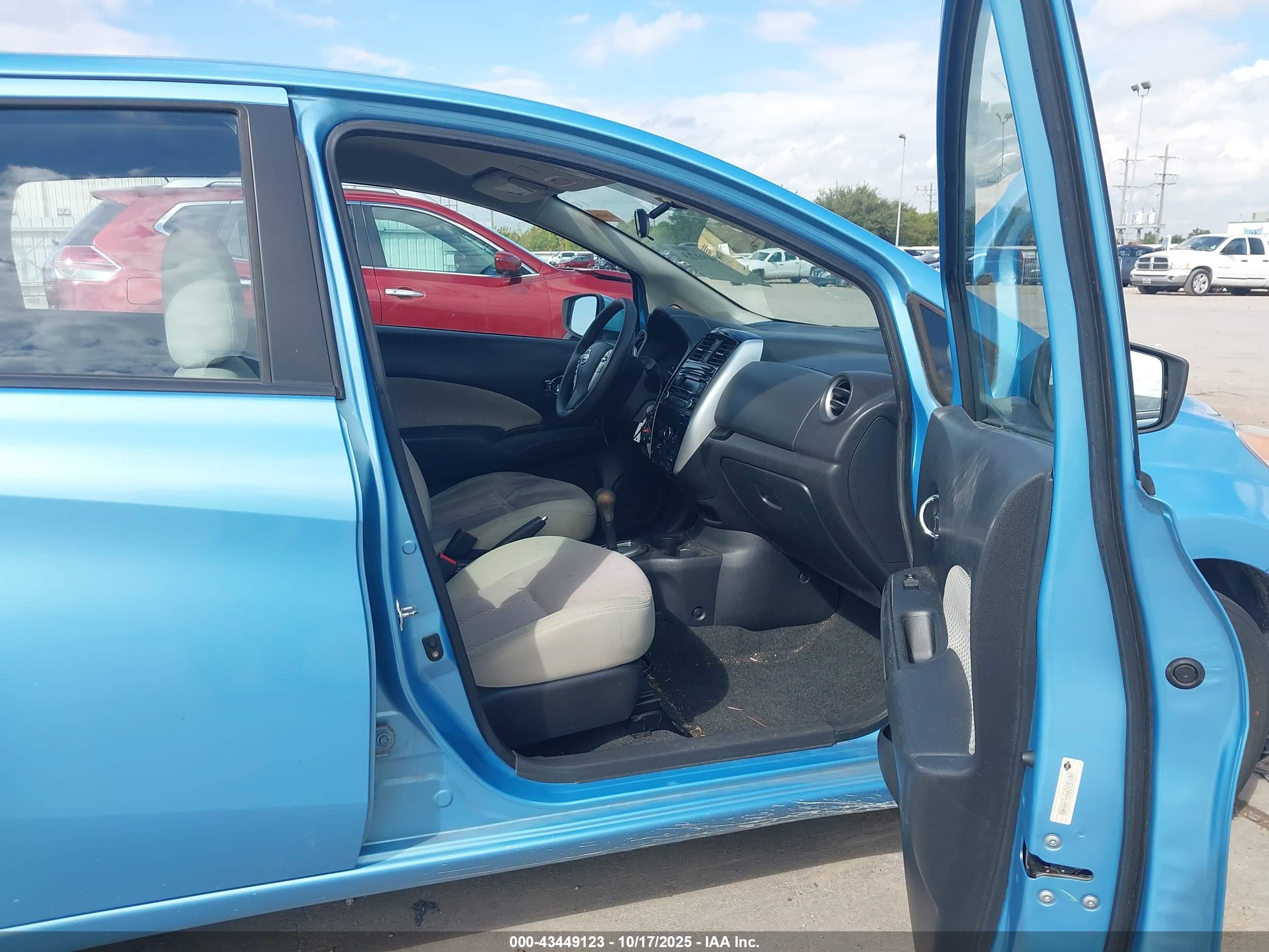 NISSAN VERSA image 5