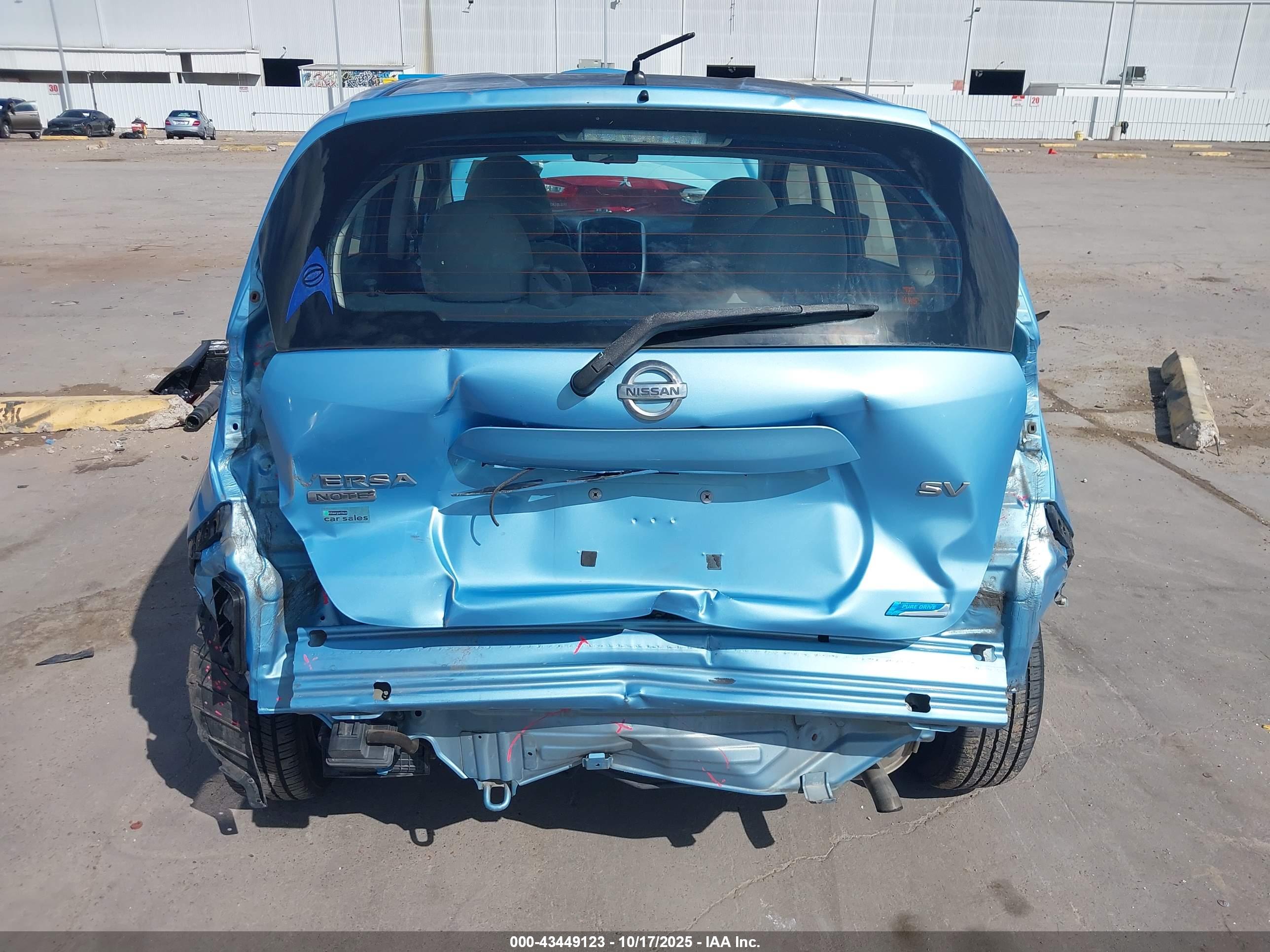 NISSAN VERSA image 6