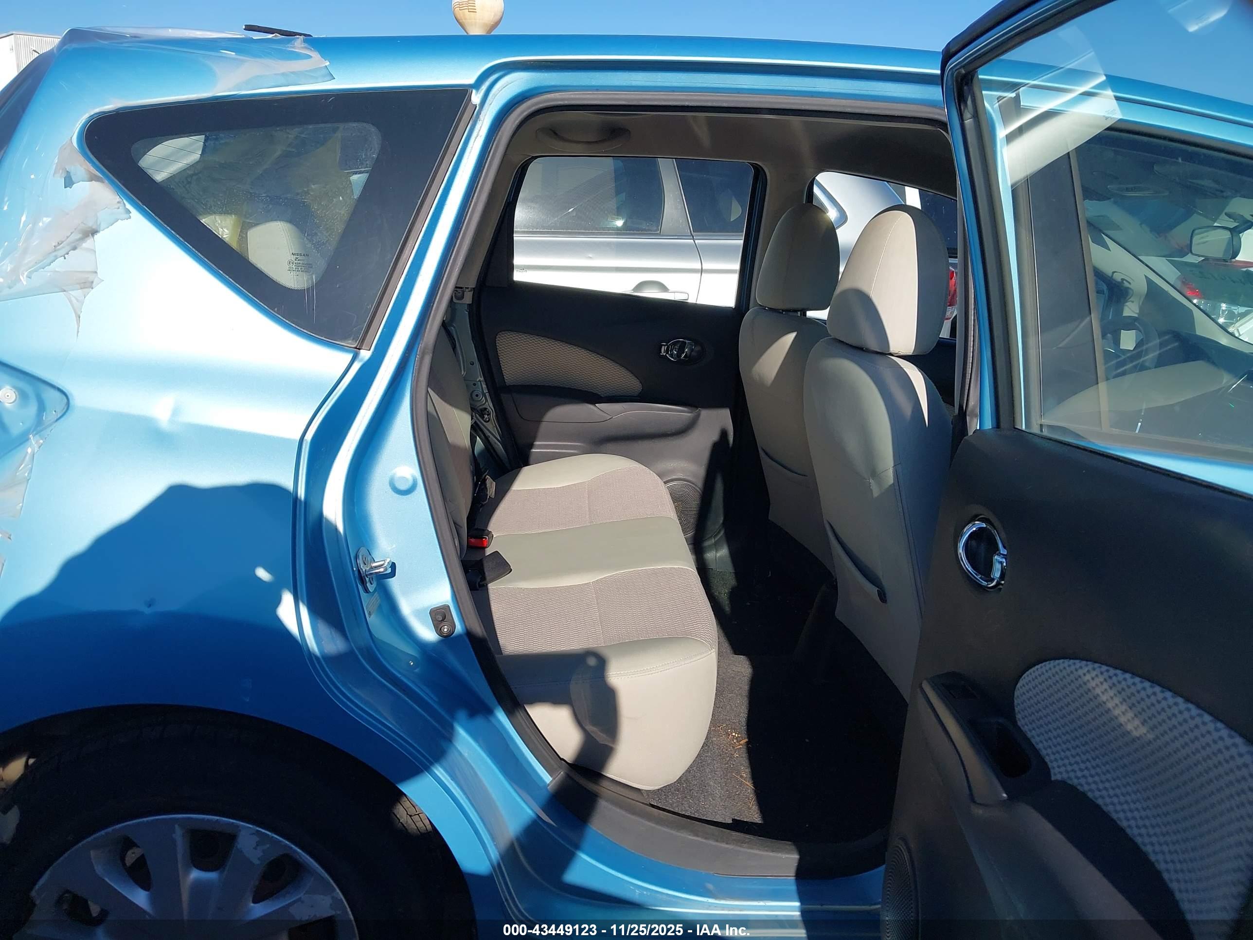 NISSAN VERSA image 8
