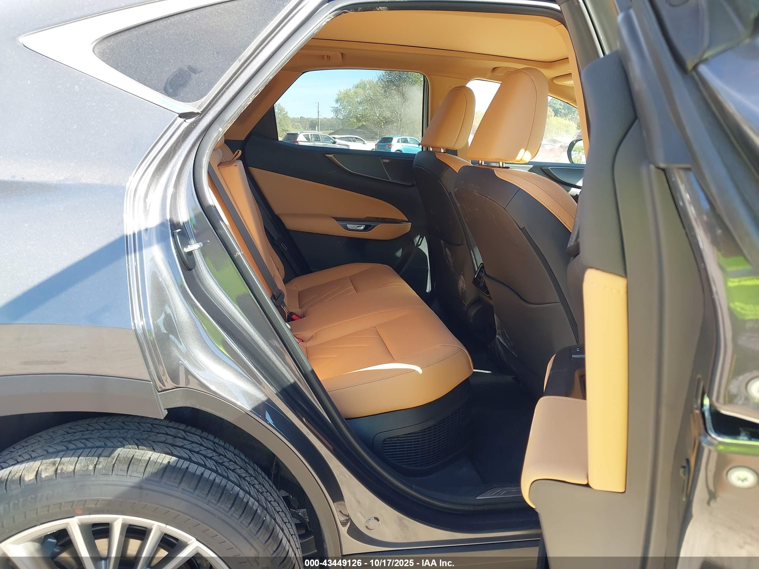 LEXUS NX image 8