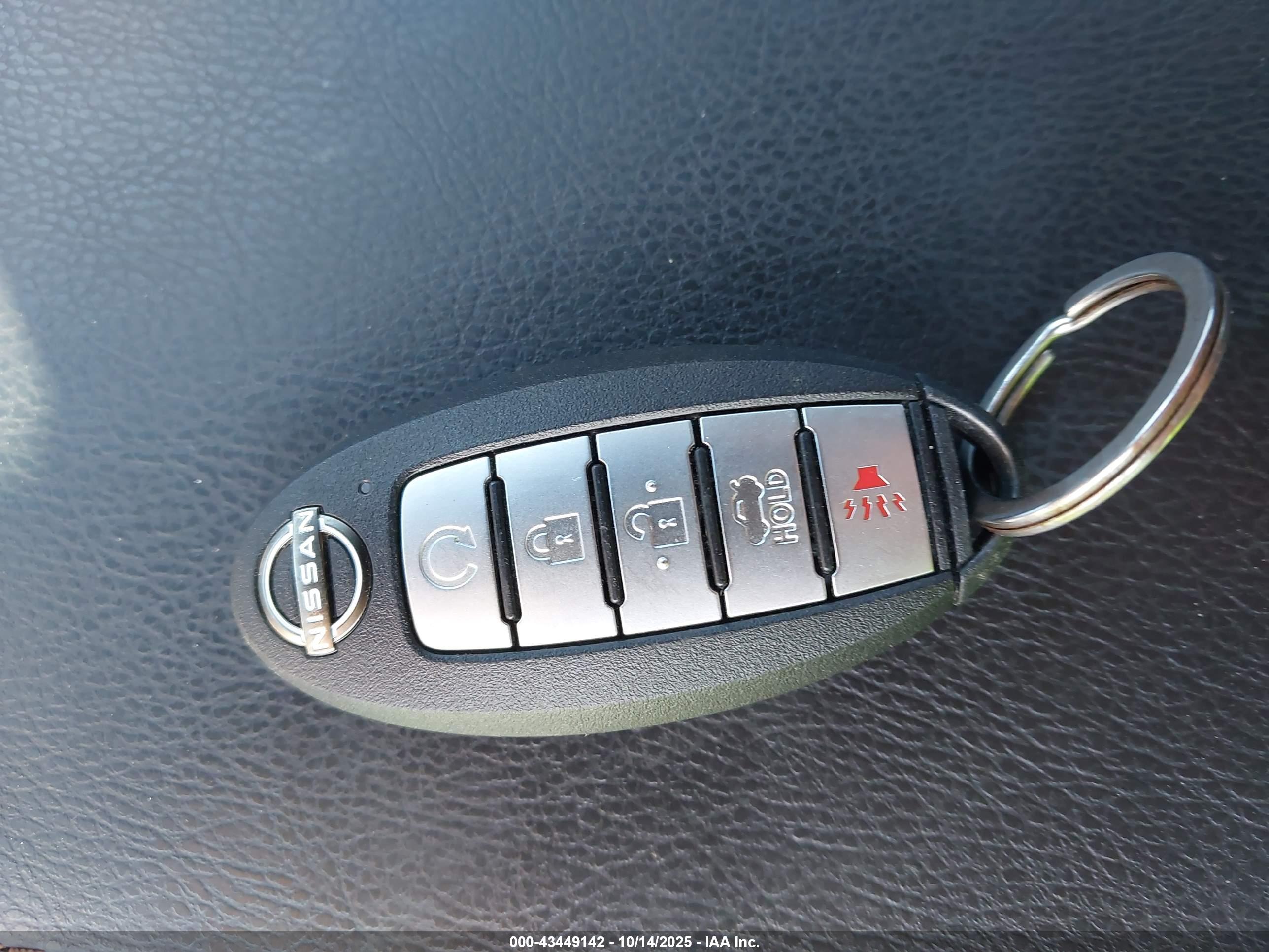NISSAN MAXIMA image 11