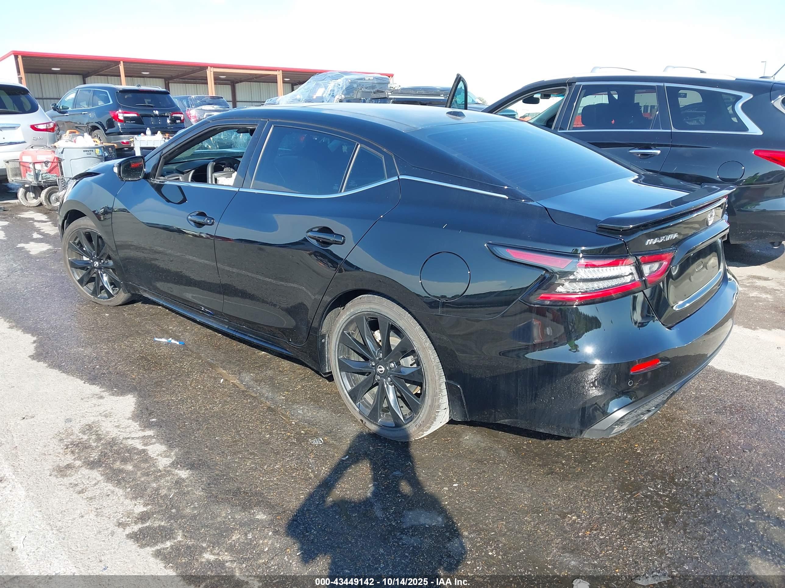 NISSAN MAXIMA image 3
