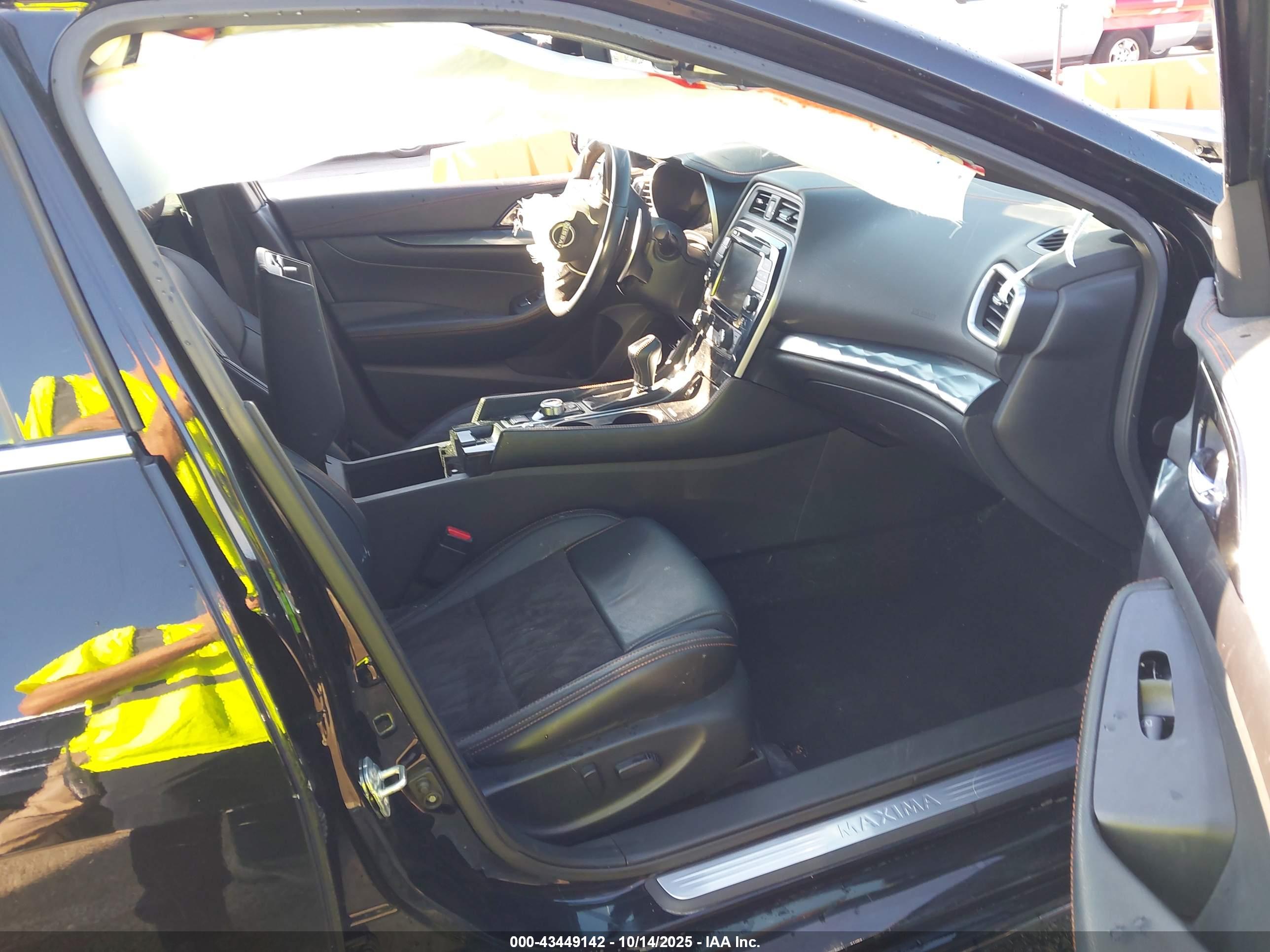 NISSAN MAXIMA image 5