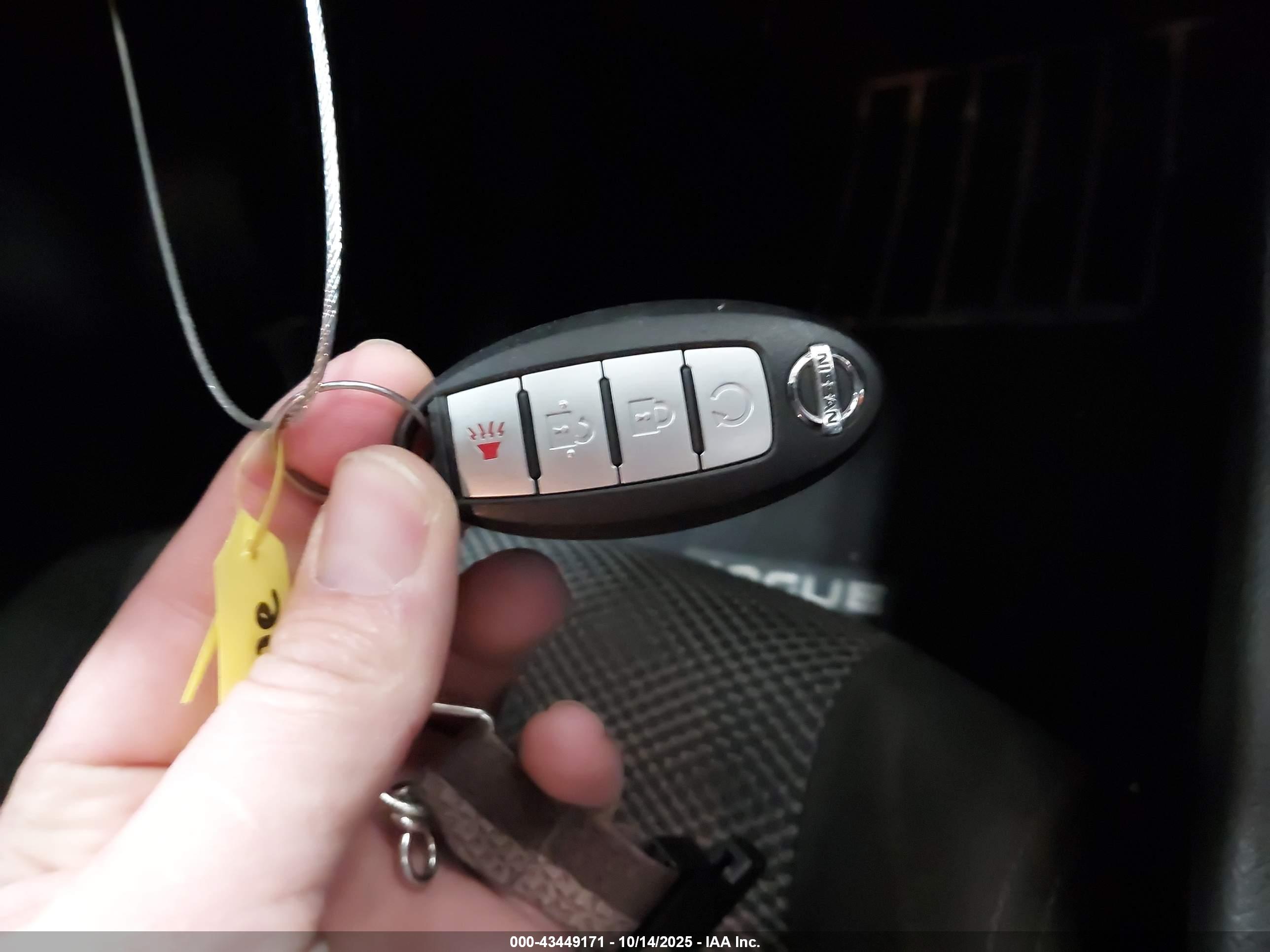 NISSAN ROGUE image 11