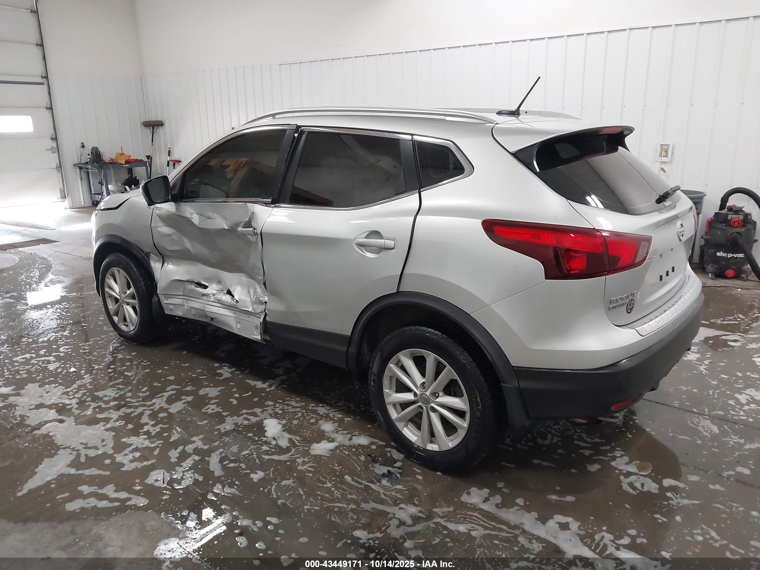 NISSAN ROGUE image 3