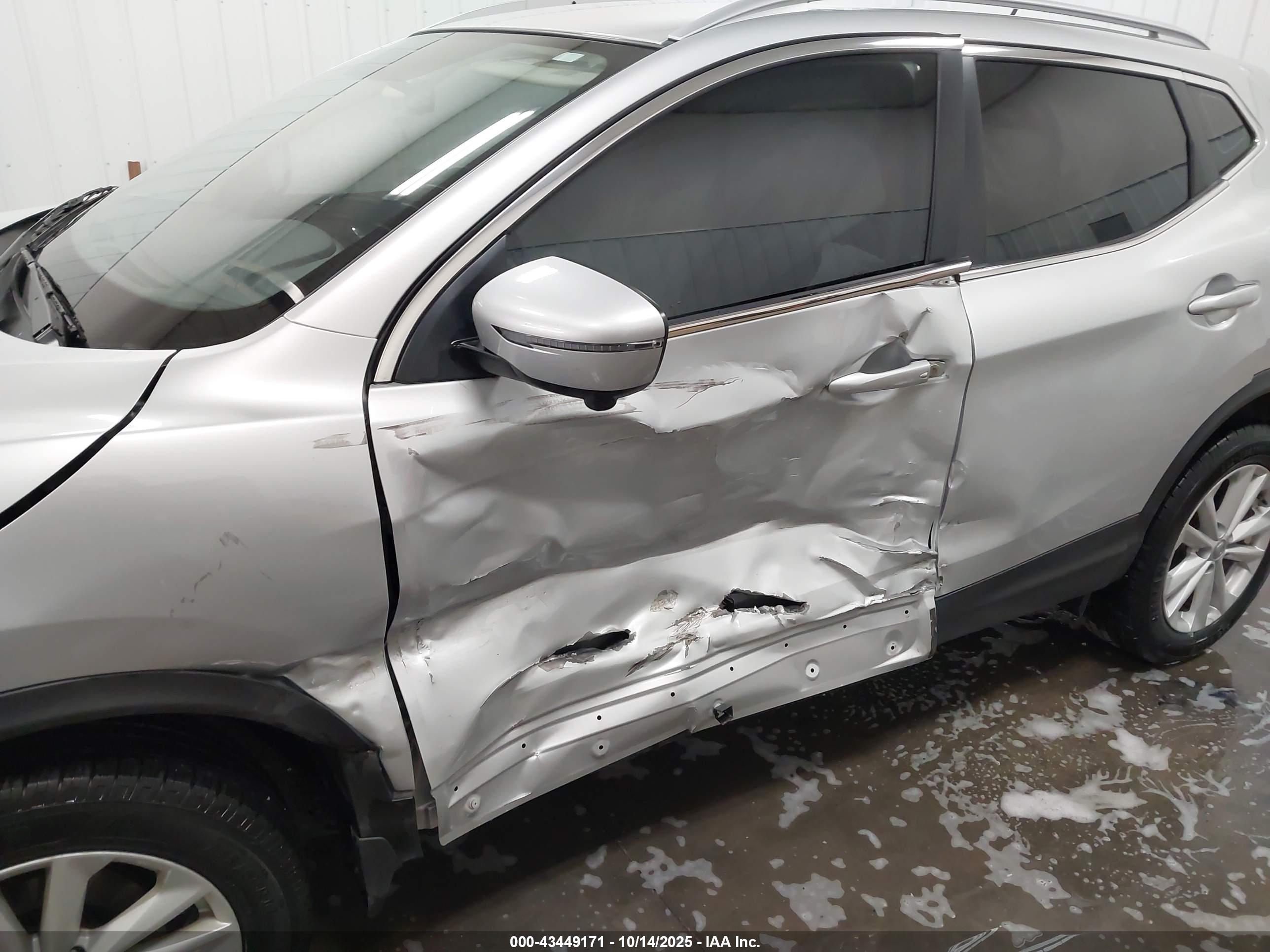 NISSAN ROGUE image 6