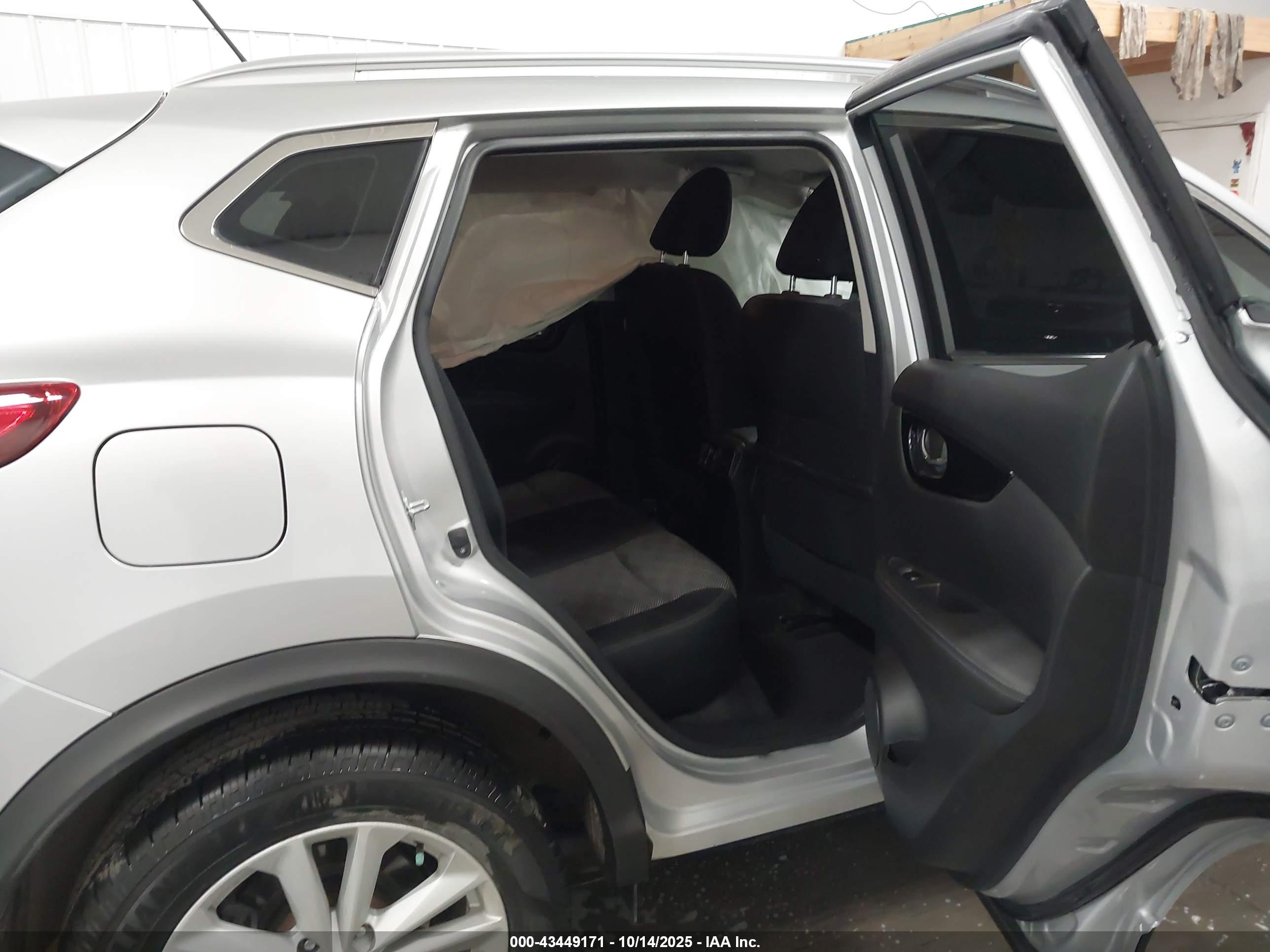 NISSAN ROGUE image 8